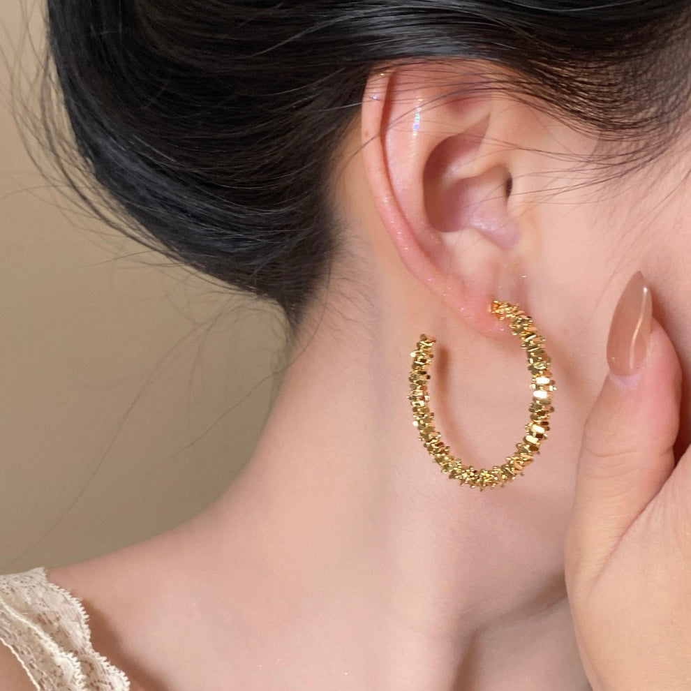 Goldhoop clip-on earrings by SOMIY – pain-free non-pierced jewelry for everyday wear