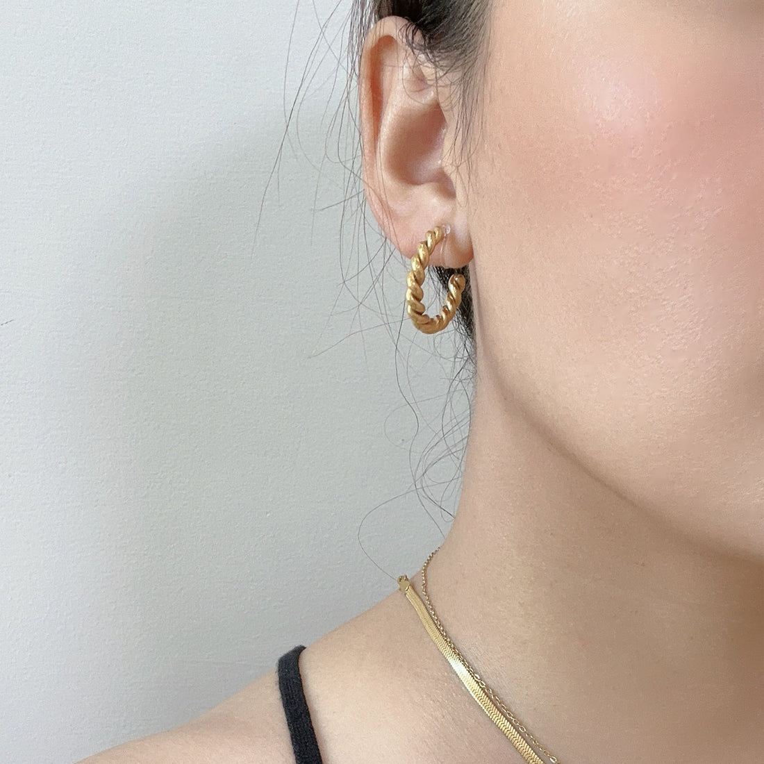 Gold Resinhoop clip-on earrings by SOMIY – pain-free non-pierced jewelry for everyday wear