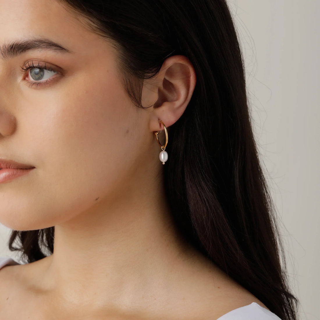 Gold Pearl Resinhoop clip-on earrings by SOMIY – pain-free non-pierced jewelry for everyday wear