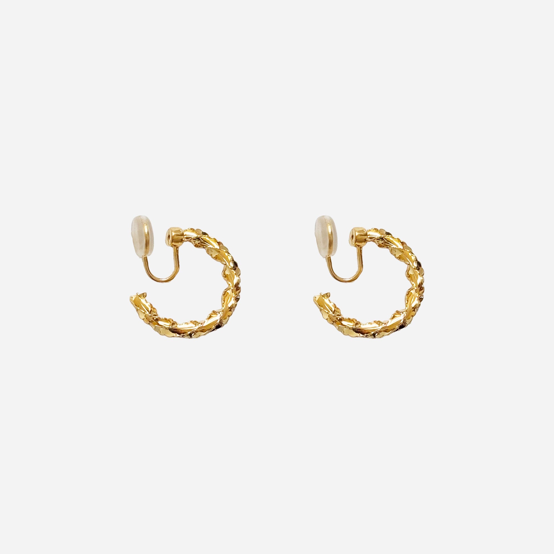 Goldhoop clip-on earrings by SOMIY – pain-free non-pierced jewelry for everyday wear