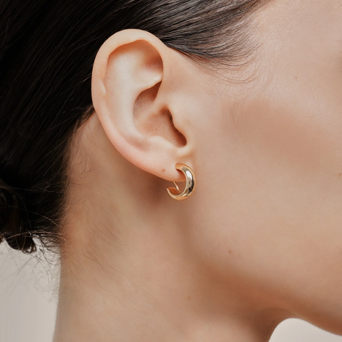 Goldhoop clip-on earrings by SOMIY – pain-free non-pierced jewelry for everyday wear