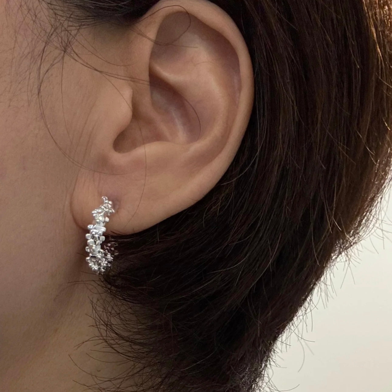 Goldhoop clip-on earrings by SOMIY – pain-free non-pierced jewelry for everyday wear