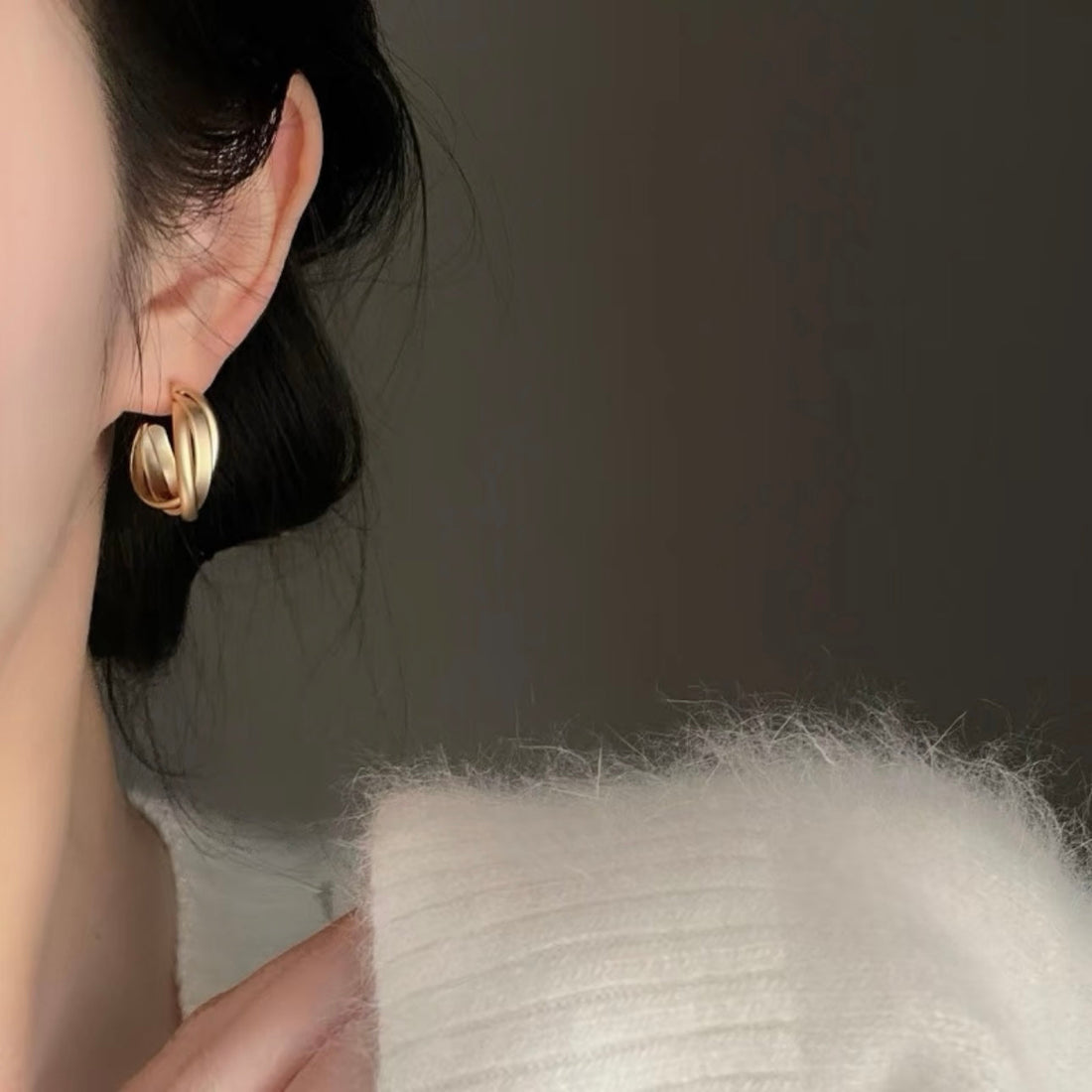Goldhoop clip-on earrings by SOMIY – pain-free non-pierced jewelry for everyday wear
