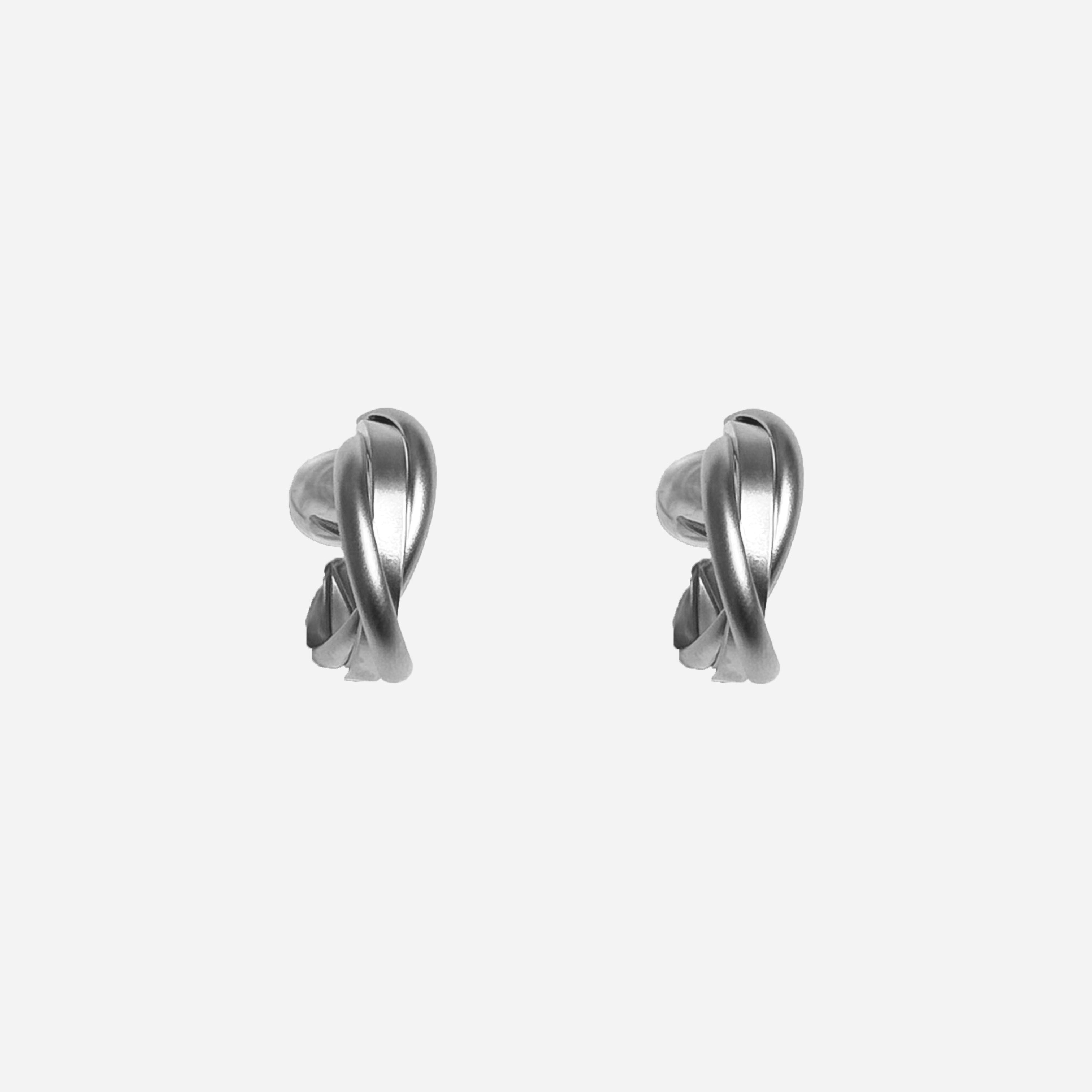 clip-on earrings by SOMIY – pain-free non-pierced jewelry for everyday wear