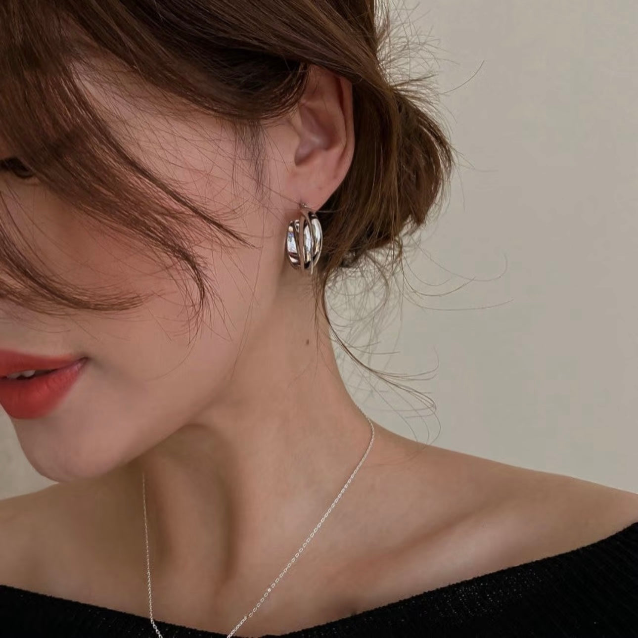 clip-on earrings by SOMIY – pain-free non-pierced jewelry for everyday wear