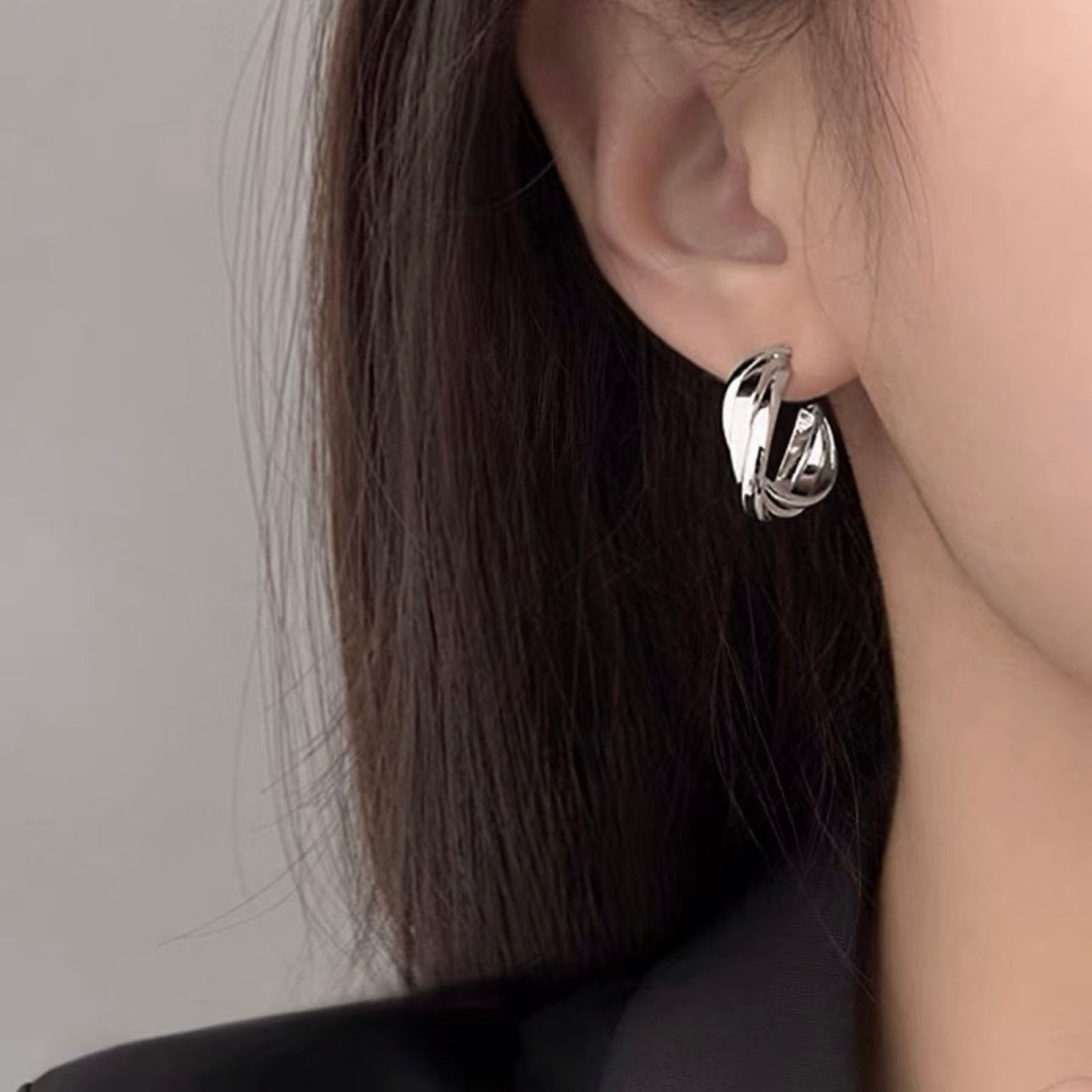 clip-on earrings by SOMIY – pain-free non-pierced jewelry for everyday wear