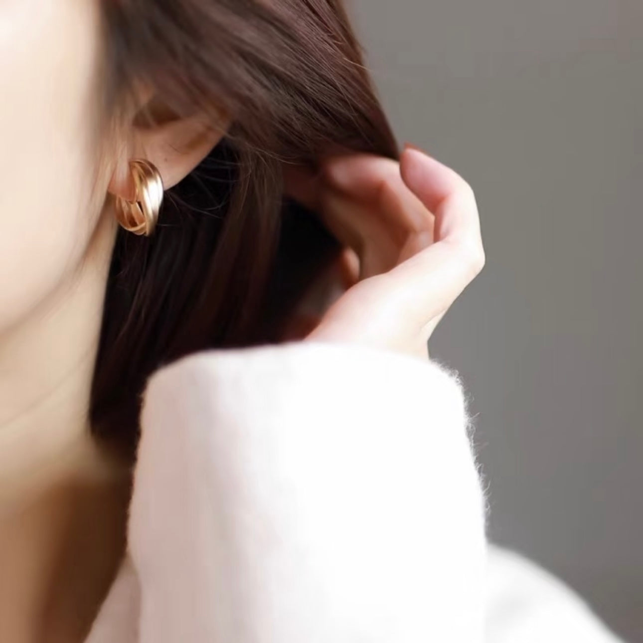 clip-on earrings by SOMIY – pain-free non-pierced jewelry for everyday wear
