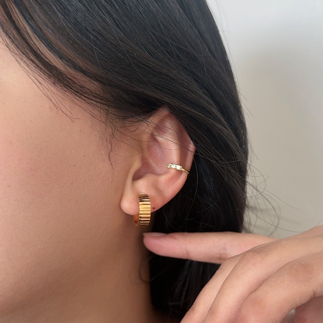 Gold Resinhoop clip-on earrings by SOMIY – pain-free non-pierced jewelry for everyday wear