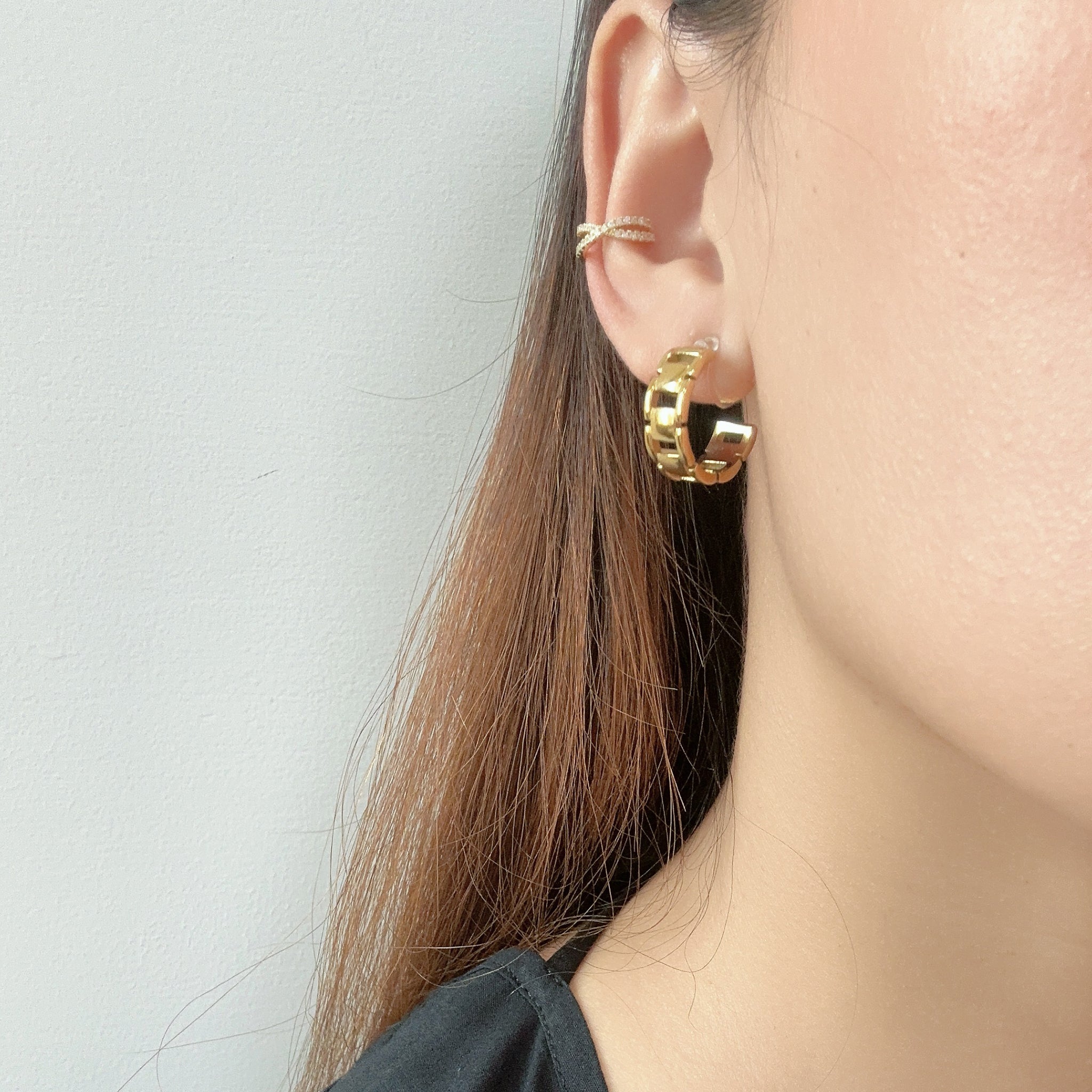 Goldhoop clip-on earrings by SOMIY – pain-free non-pierced jewelry for everyday wear