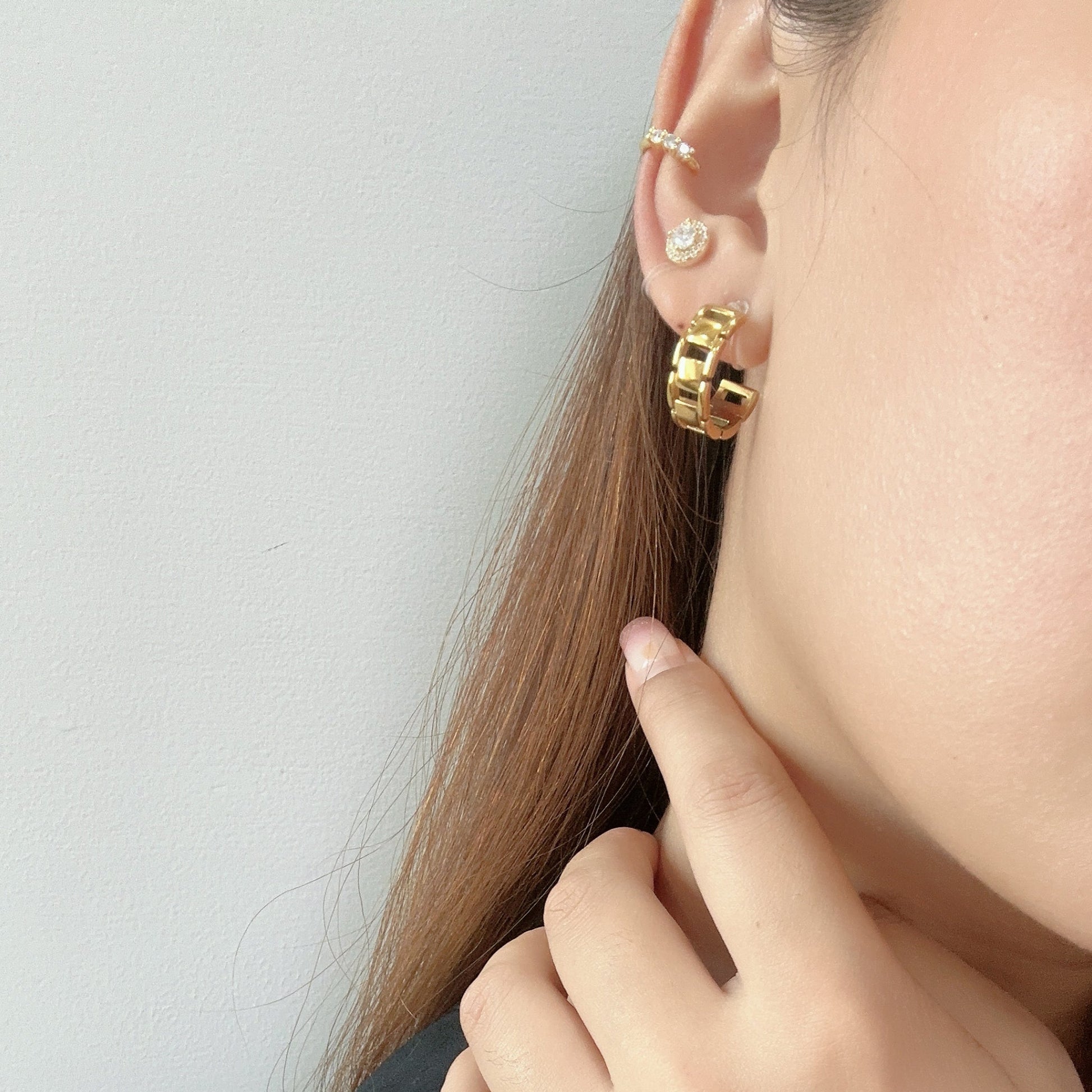 Goldhoop clip-on earrings by SOMIY – pain-free non-pierced jewelry for everyday wear