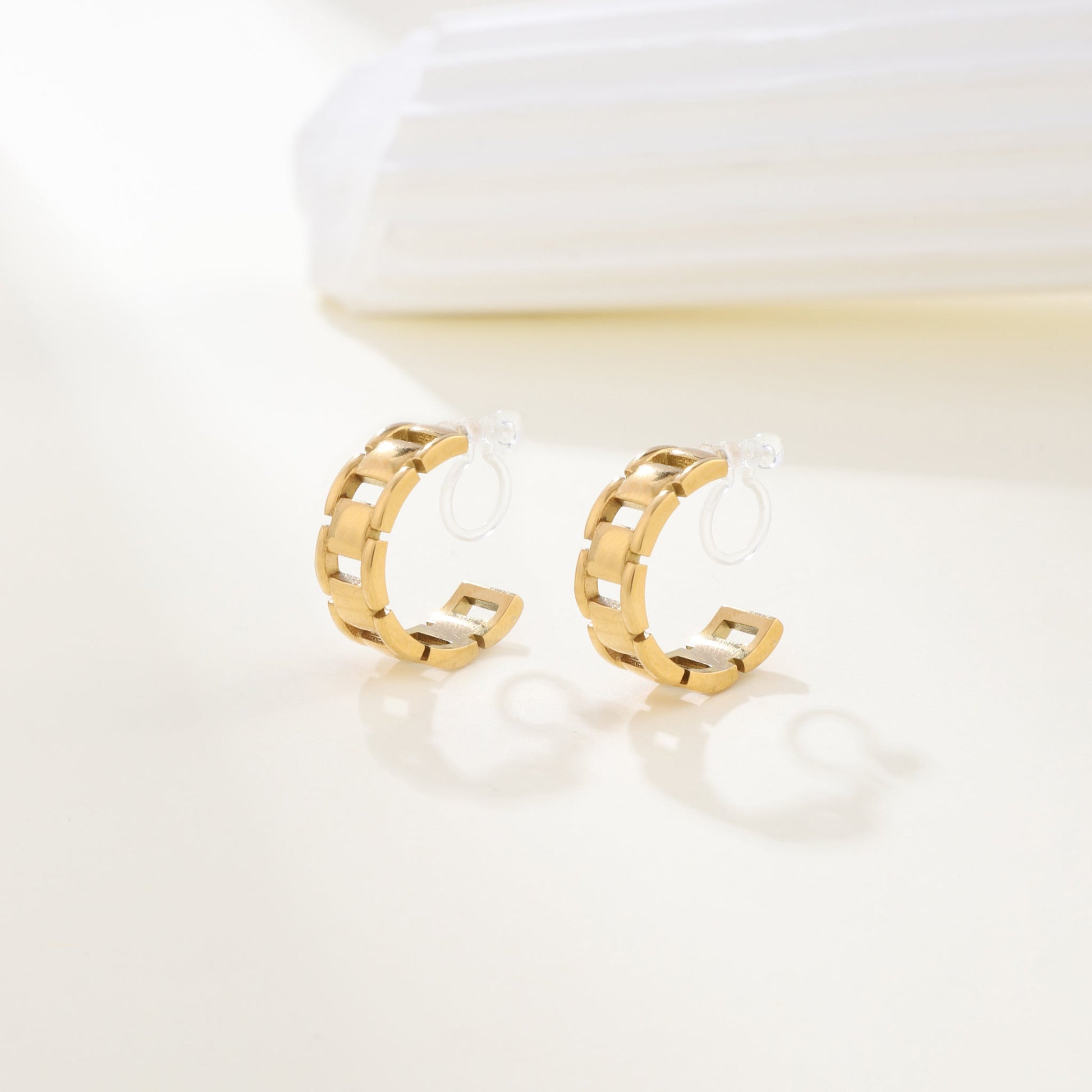 Goldhoop clip-on earrings by SOMIY – pain-free non-pierced jewelry for everyday wear