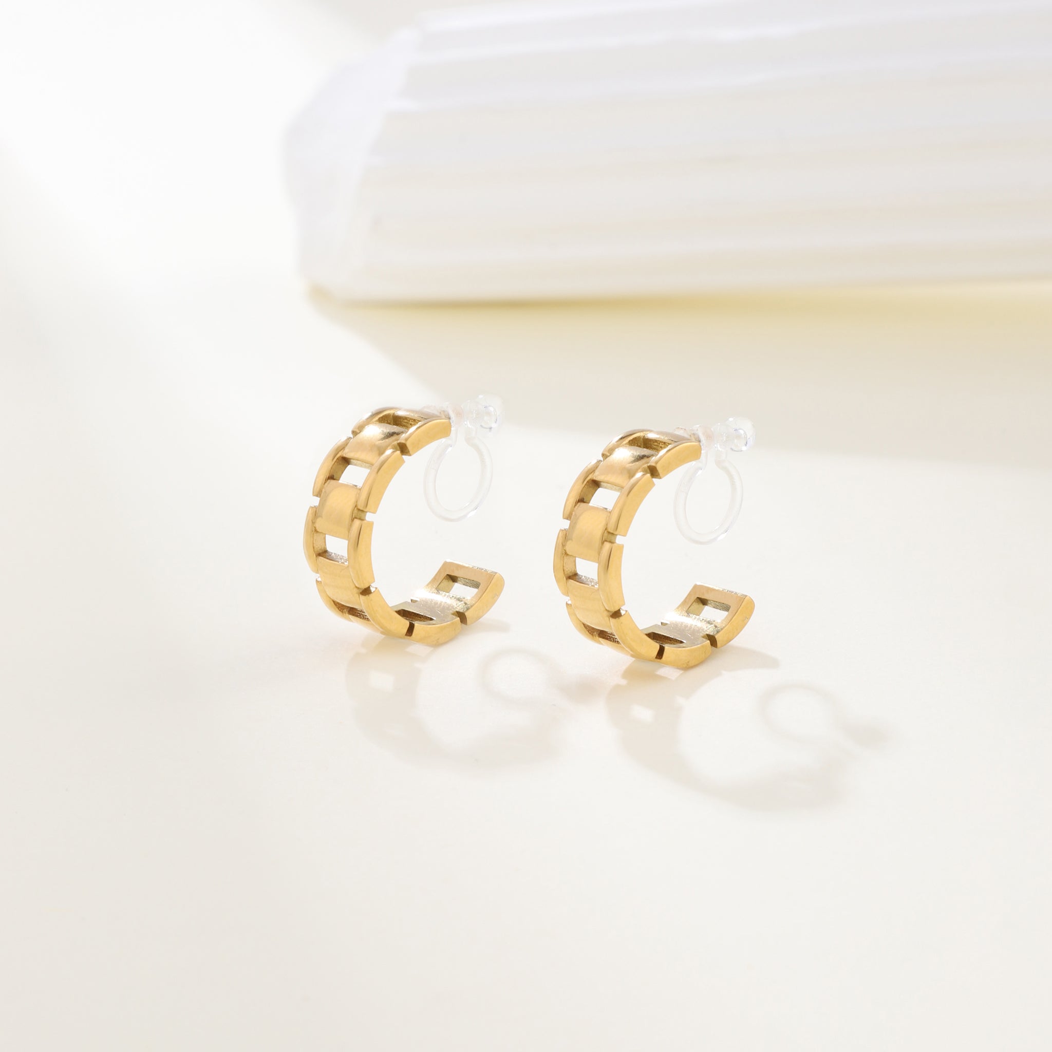 Goldhoop clip-on earrings by SOMIY – pain-free non-pierced jewelry for everyday wear