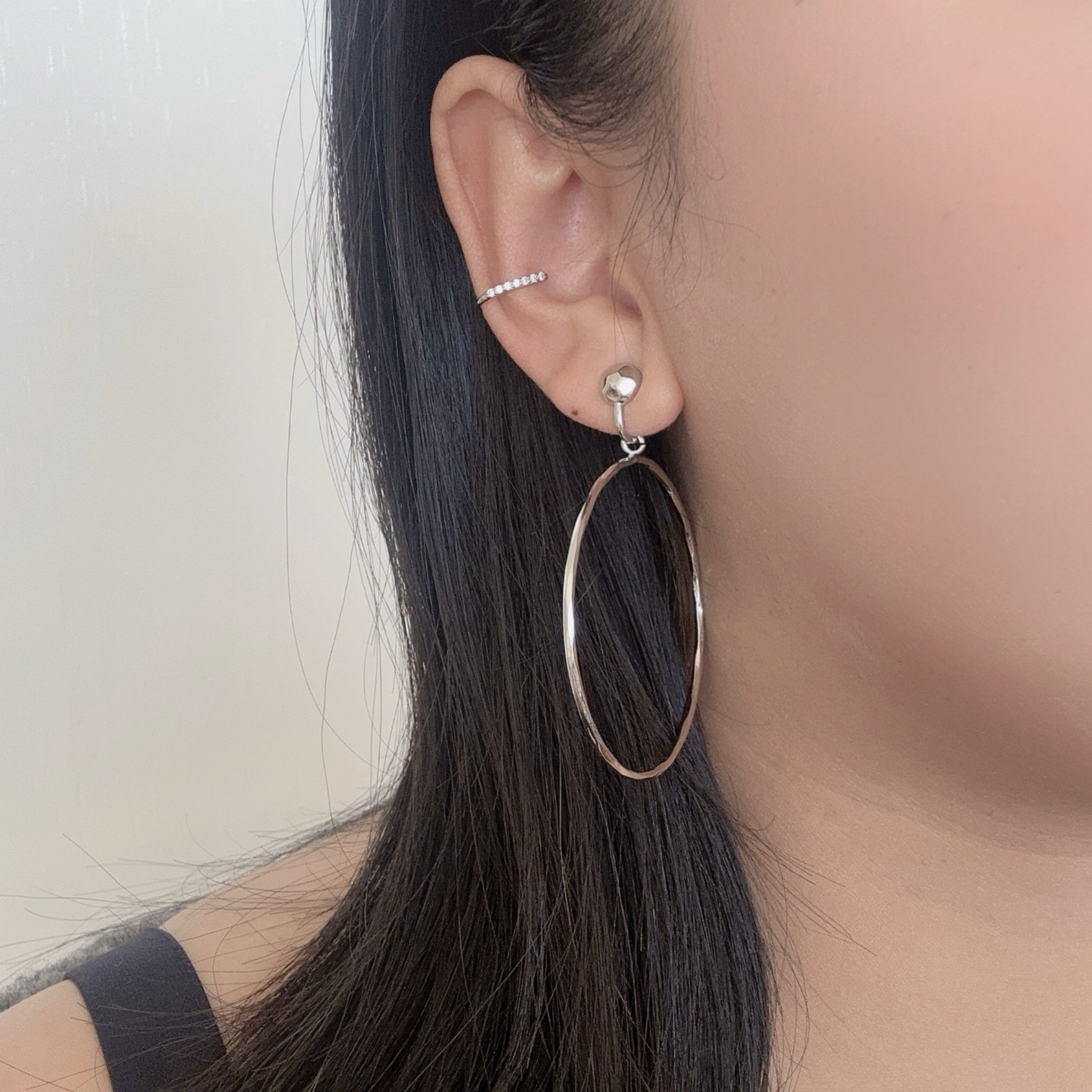 Aro delgado grande con pendientes clip de patrón de onda