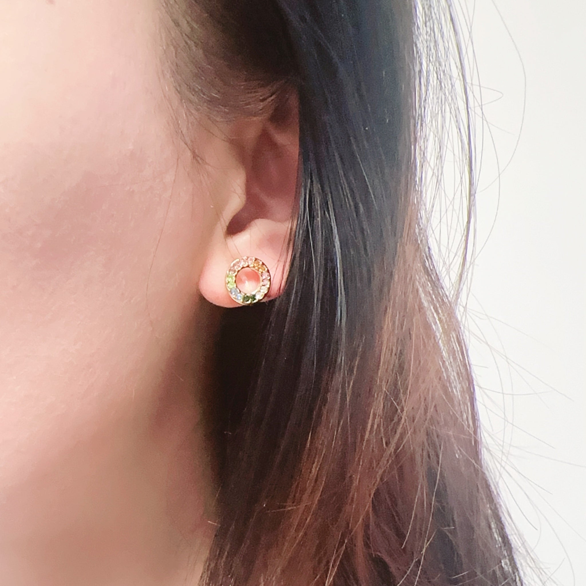 Goldstud clip-on earrings by SOMIY – pain-free non-pierced jewelry for everyday wear