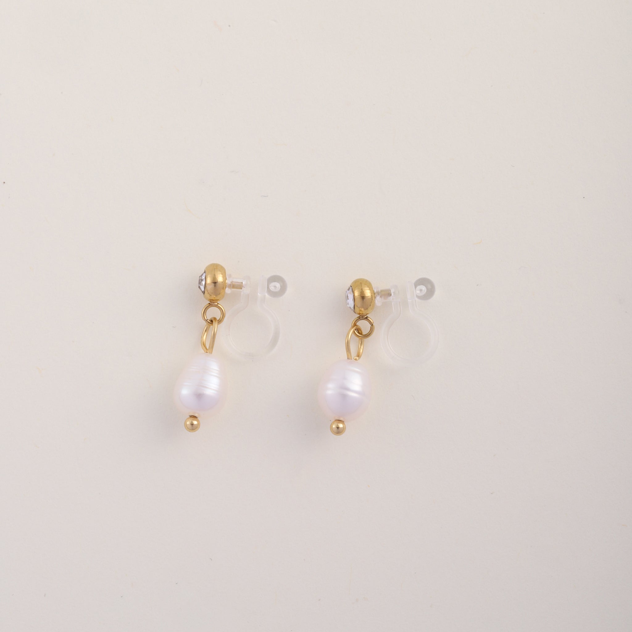 Gold Pearlclip-on earrings by SOMIY – pain-free non-pierced jewelry for everyday wear