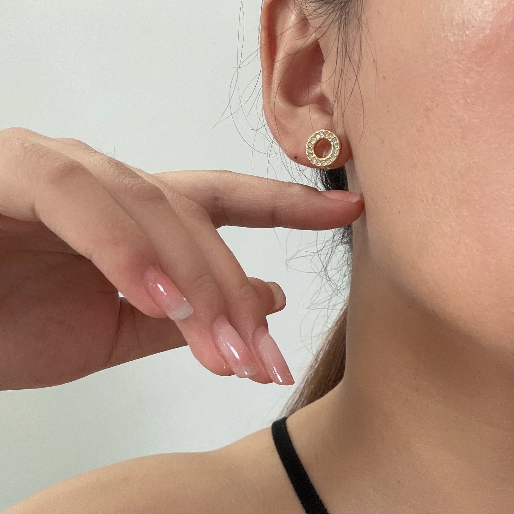 Goldstud clip-on earrings by SOMIY – pain-free non-pierced jewelry for everyday wear