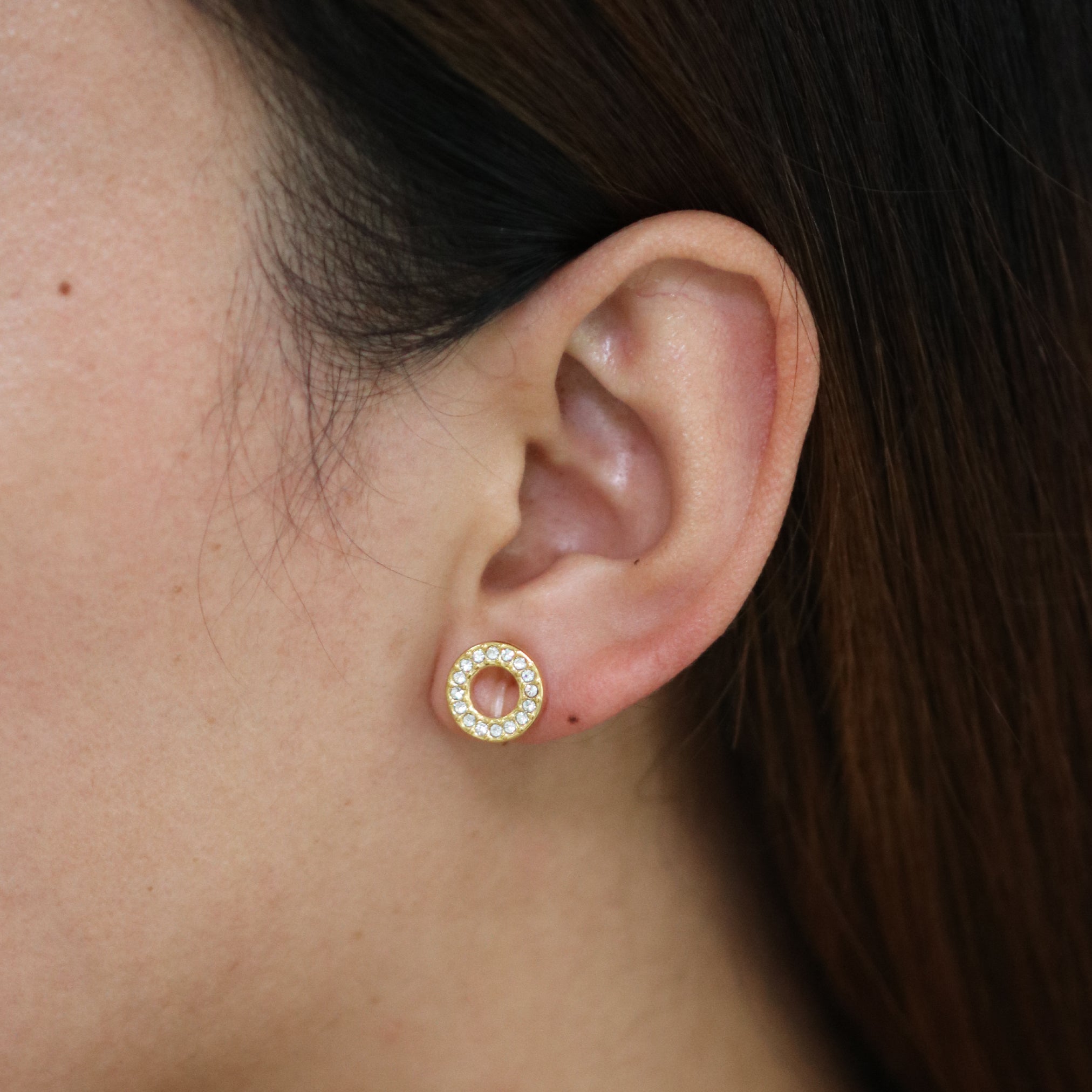 Goldstud clip-on earrings by SOMIY – pain-free non-pierced jewelry for everyday wear