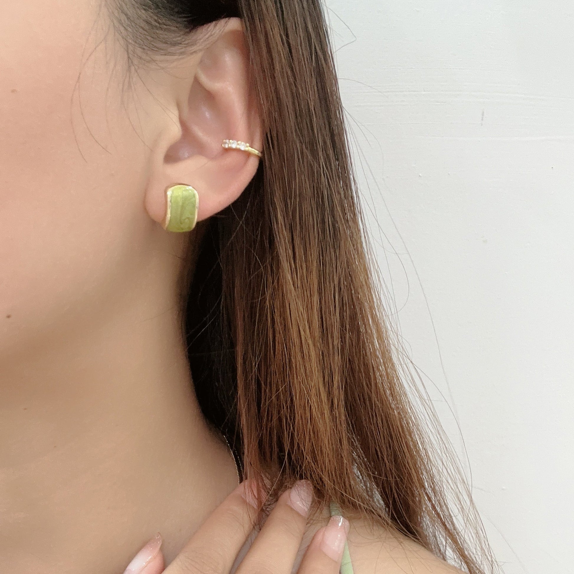 Goldstud clip-on earrings by SOMIY – pain-free non-pierced jewelry for everyday wear