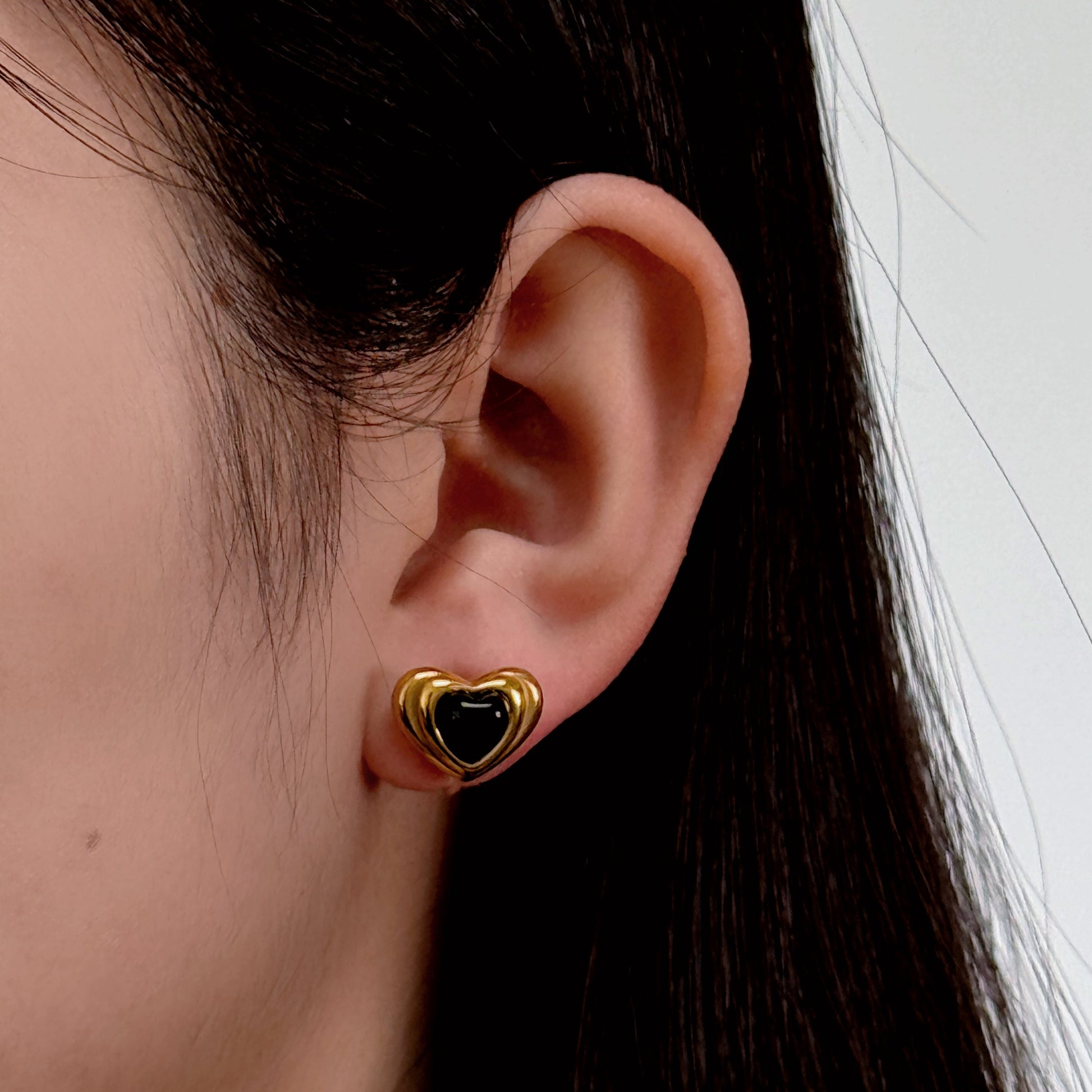Goldclip-on earrings by SOMIY – pain-free non-pierced jewelry for everyday wear