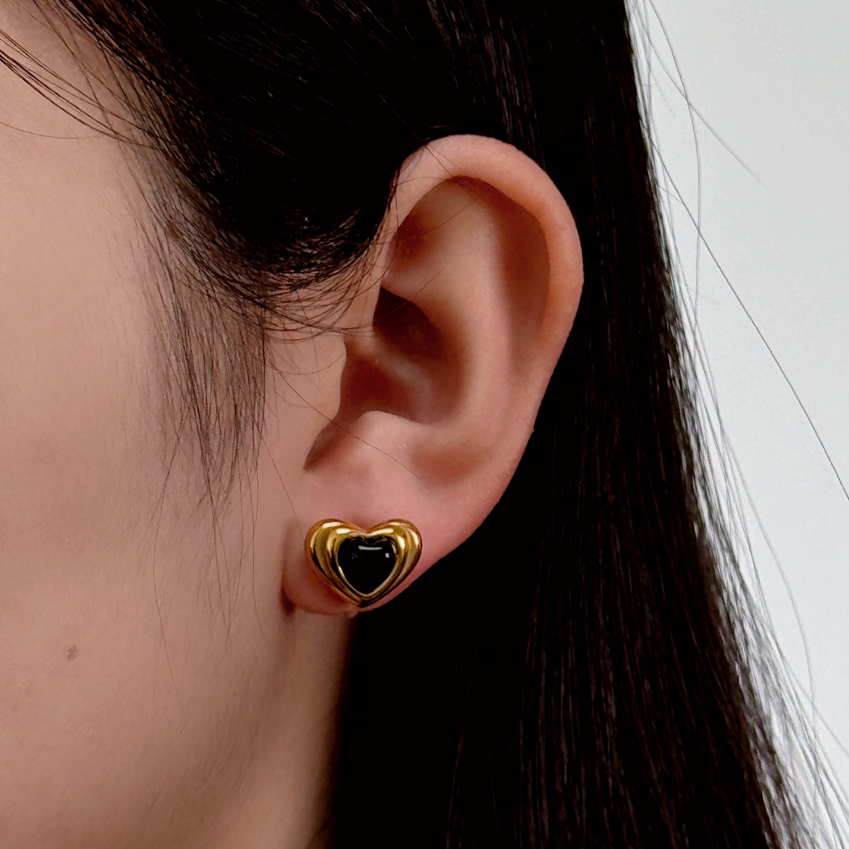 Goldclip-on earrings by SOMIY – pain-free non-pierced jewelry for everyday wear