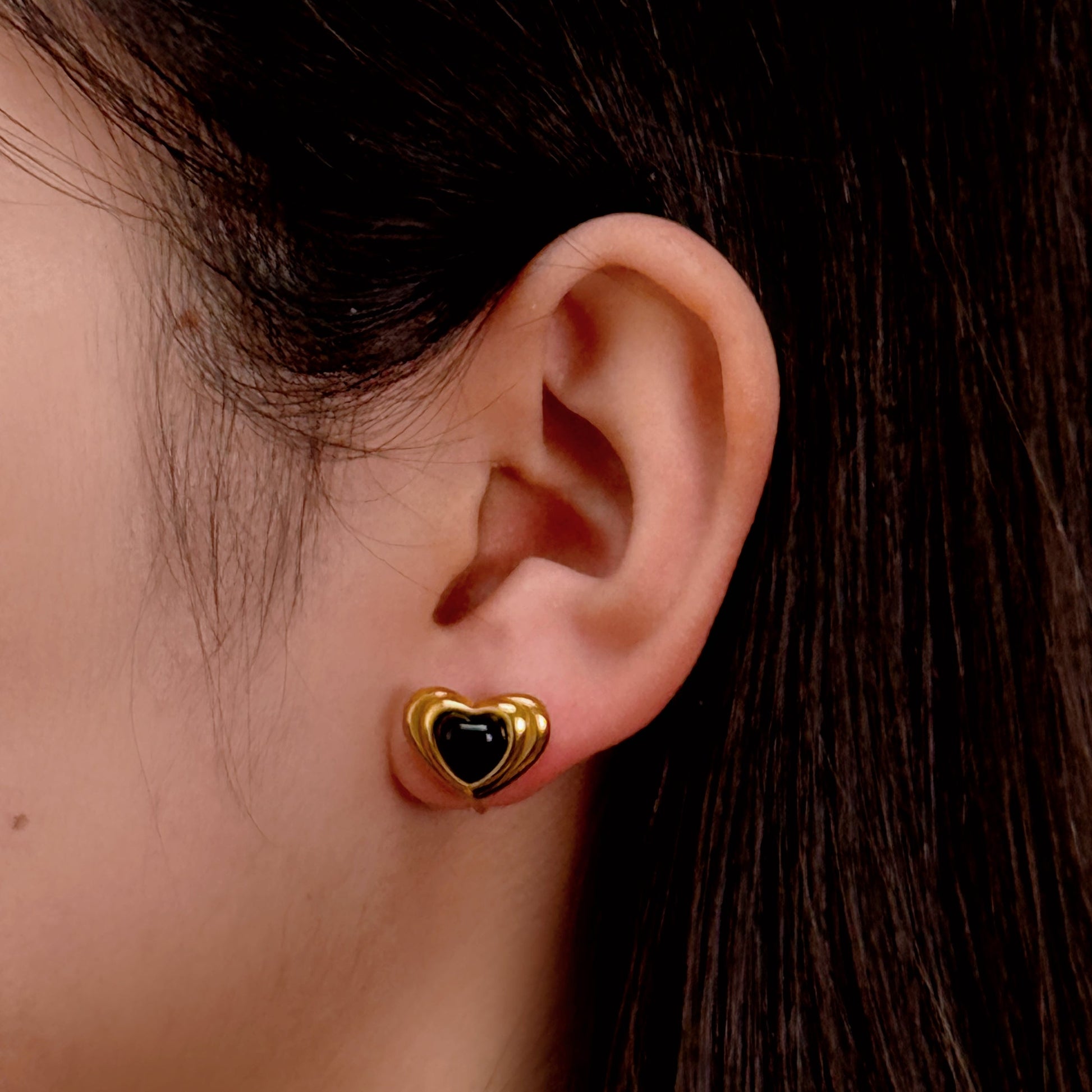 Goldclip-on earrings by SOMIY – pain-free non-pierced jewelry for everyday wear