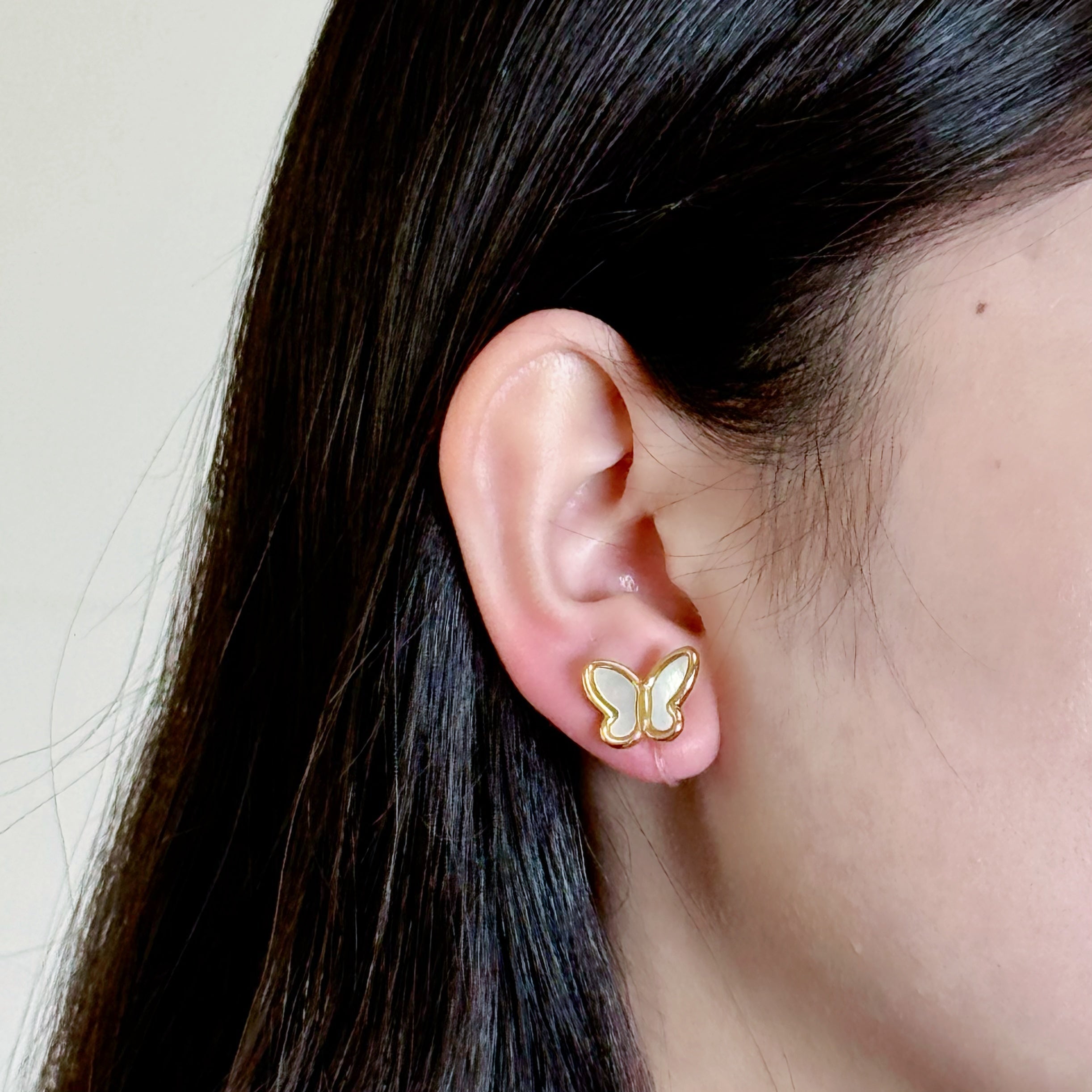 Gold Pearlclip-on earrings by SOMIY – pain-free non-pierced jewelry for everyday wear