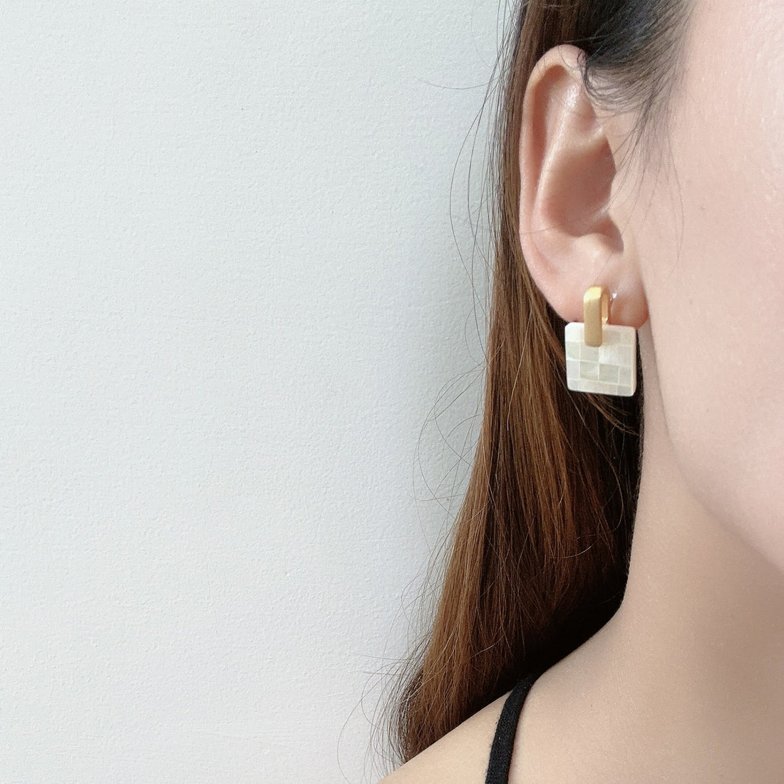 Gold Pearl Resinstud clip-on earrings by SOMIY – pain-free non-pierced jewelry for everyday wear