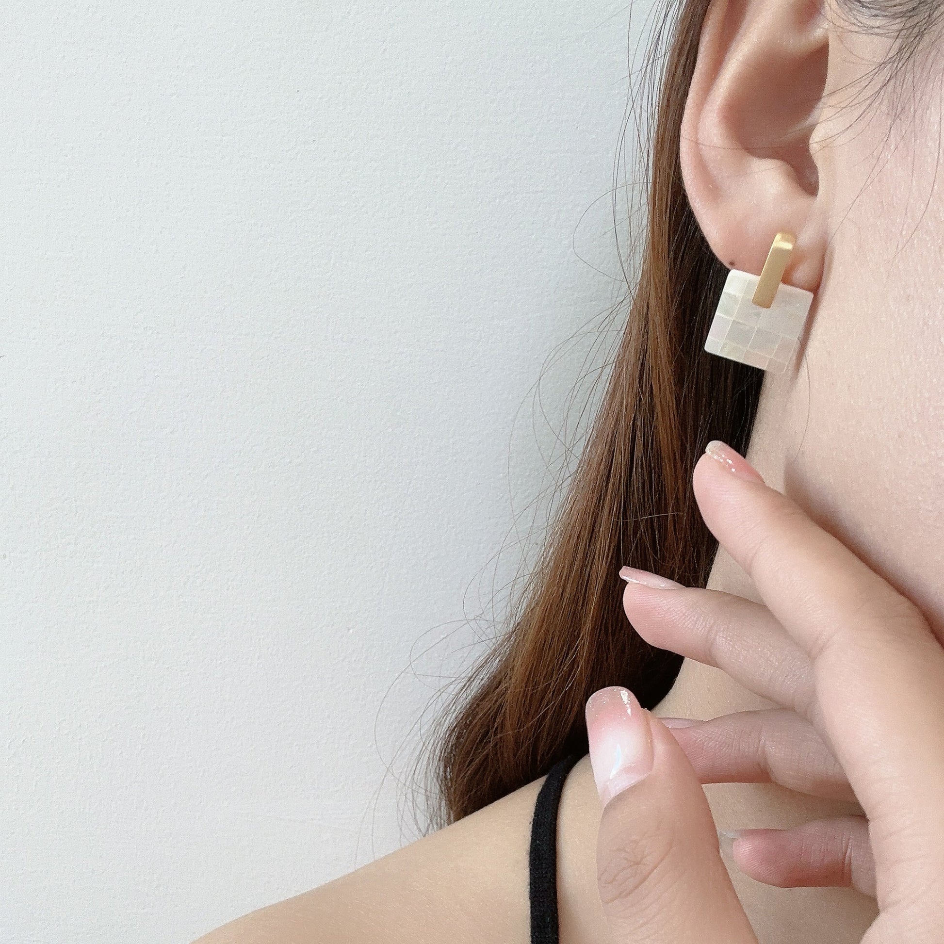 Gold Pearlclip-on earrings by SOMIY – pain-free non-pierced jewelry for everyday wear