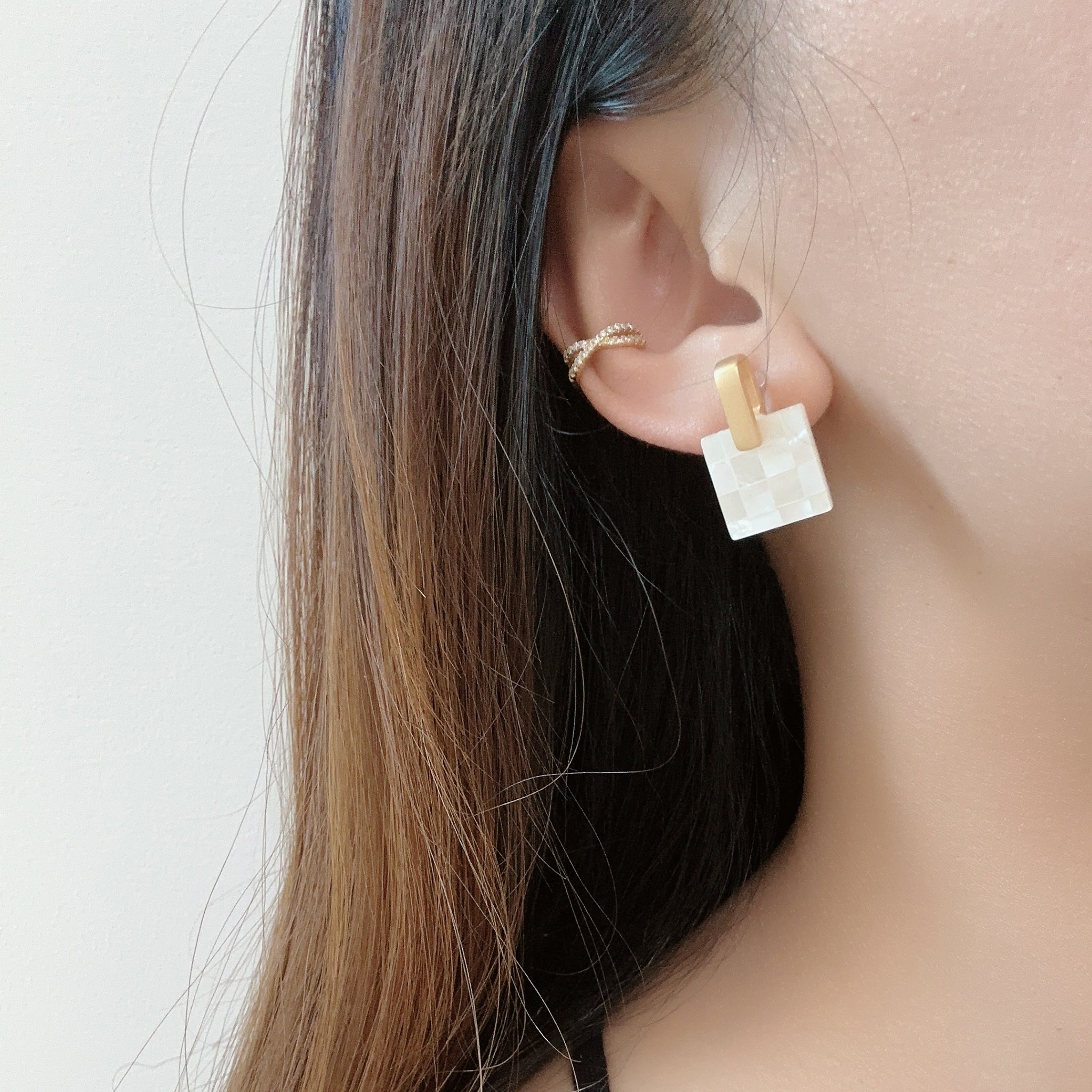 Gold Pearlclip-on earrings by SOMIY – pain-free non-pierced jewelry for everyday wear