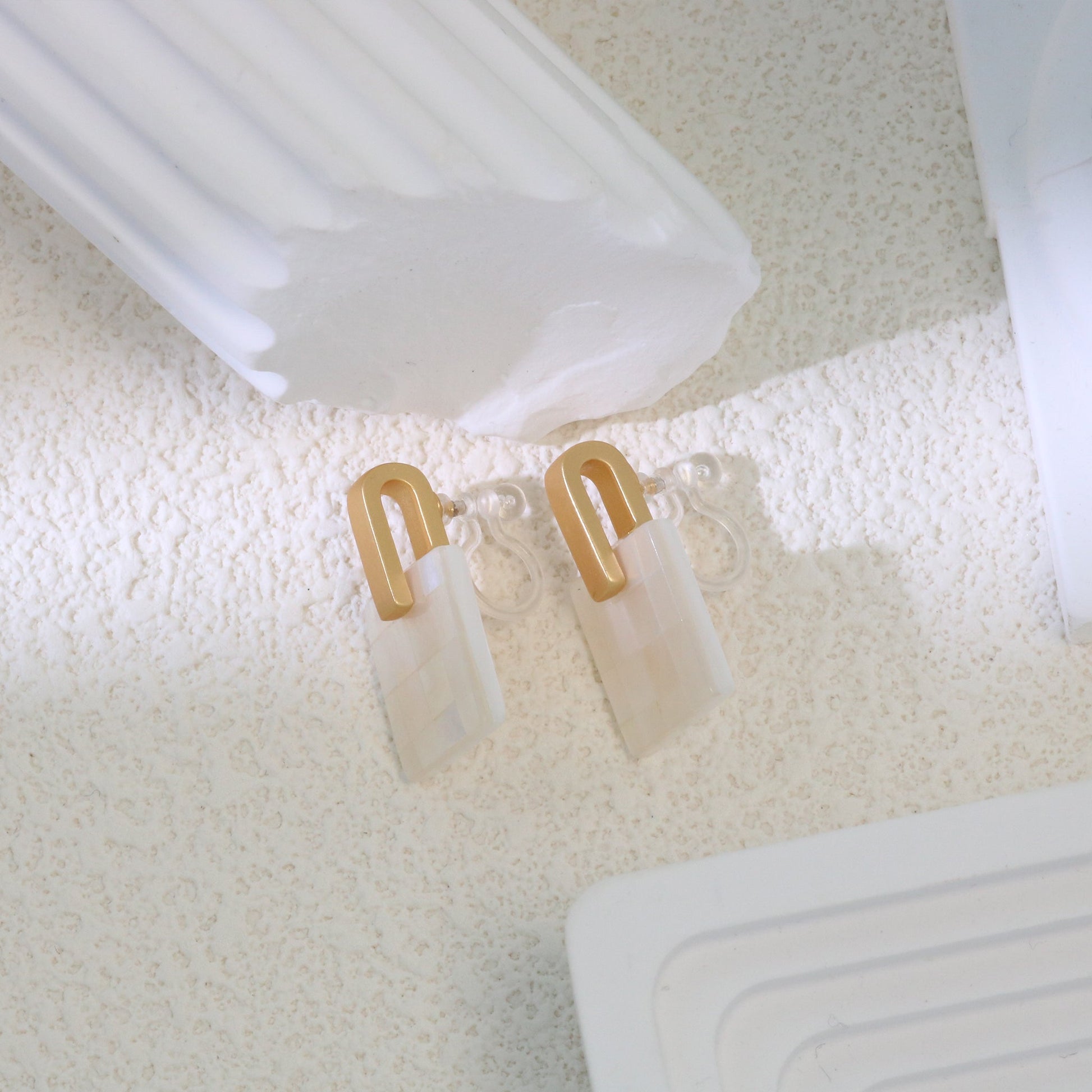 Gold Pearlclip-on earrings by SOMIY – pain-free non-pierced jewelry for everyday wear