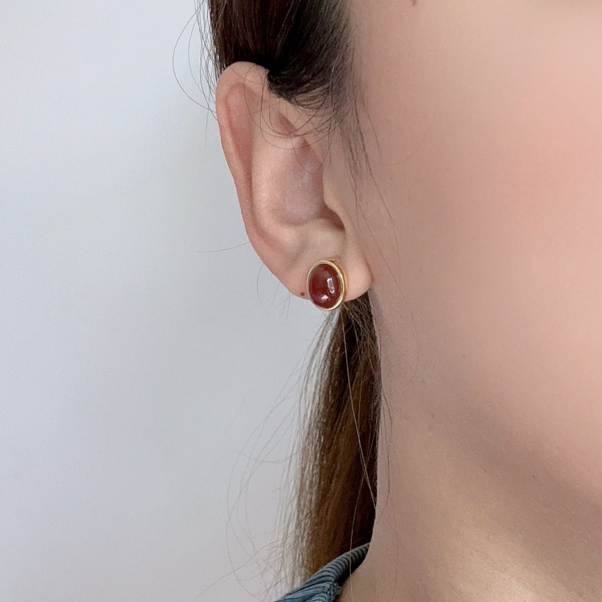 Goldstud clip-on earrings by SOMIY – pain-free non-pierced jewelry for everyday wear