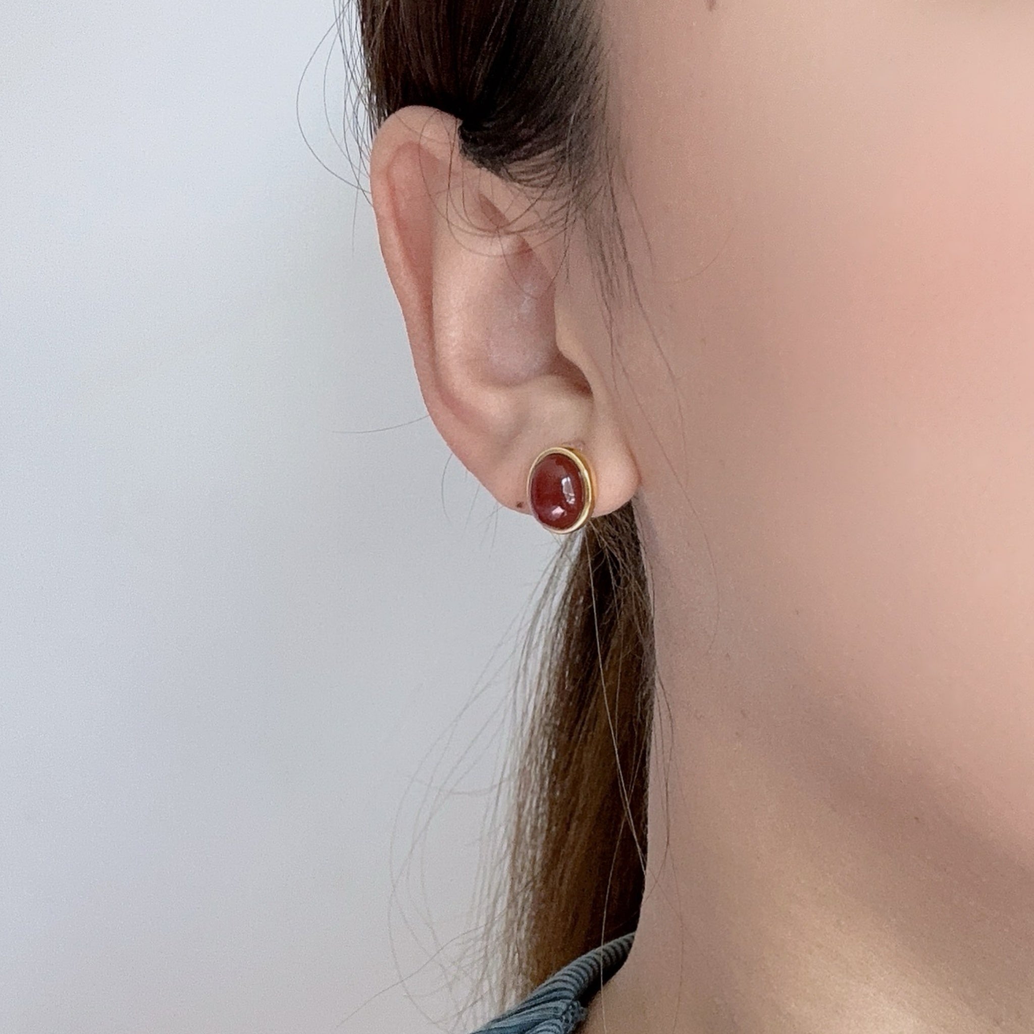 Goldstud clip-on earrings by SOMIY – pain-free non-pierced jewelry for everyday wear