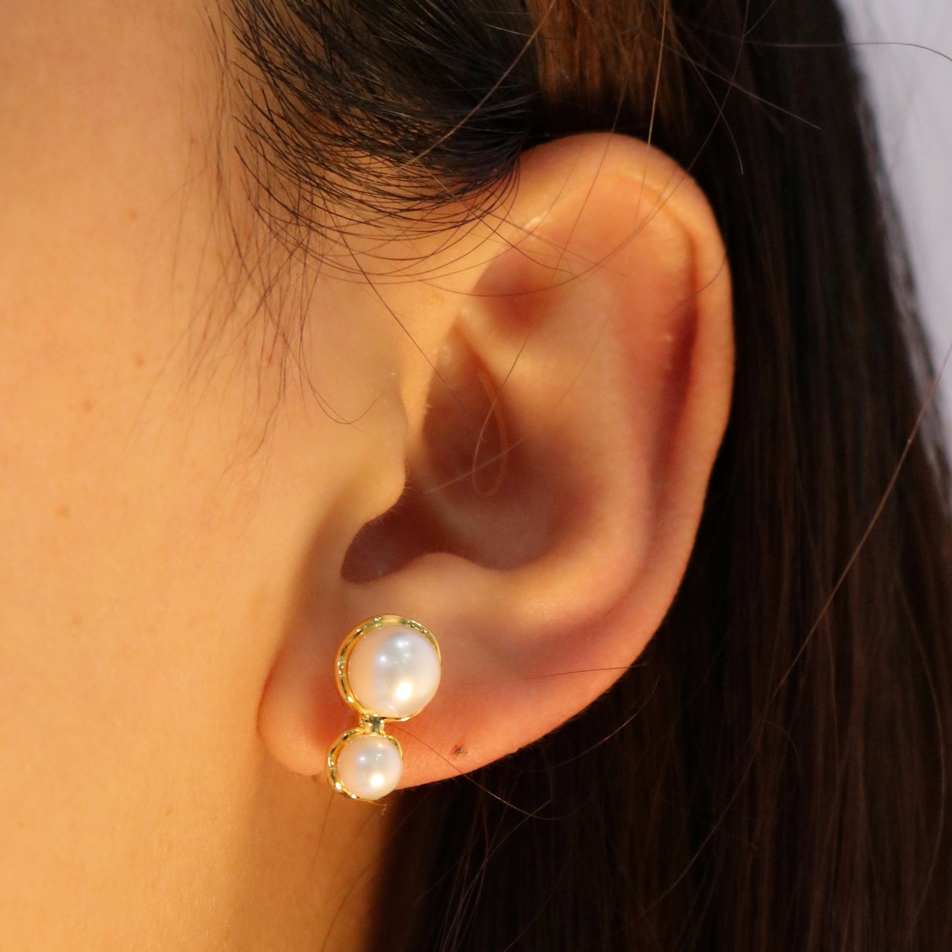 Gold Pearlstud clip-on earrings by SOMIY – pain-free non-pierced jewelry for everyday wear