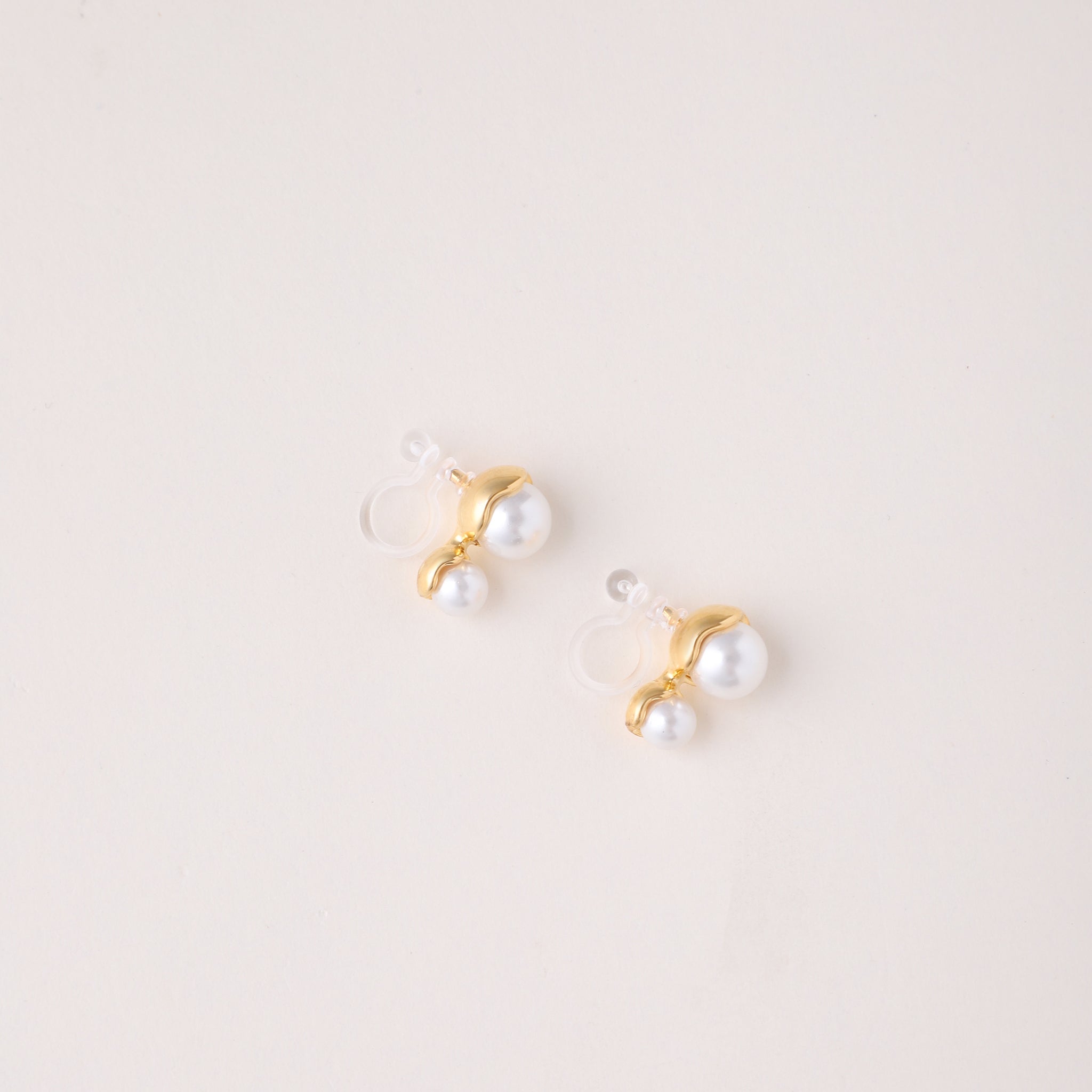 Gold Pearlstud clip-on earrings by SOMIY – pain-free non-pierced jewelry for everyday wear