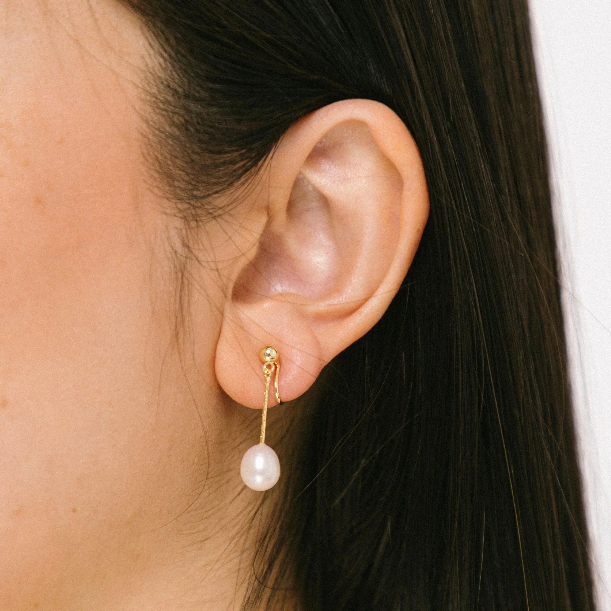 Silver Pearlclip-on earrings by SOMIY – pain-free non-pierced jewelry for everyday wear