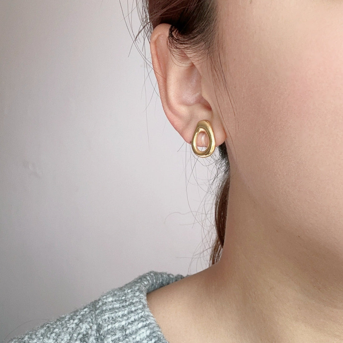 Gold Resinstud clip-on earrings by SOMIY – pain-free non-pierced jewelry for everyday wear
