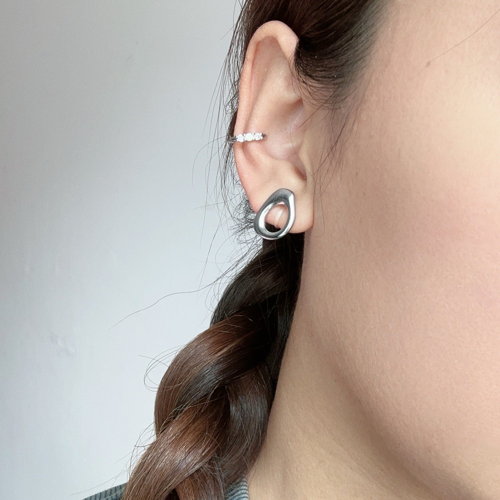 clip-on earrings by SOMIY – pain-free non-pierced jewelry for everyday wear