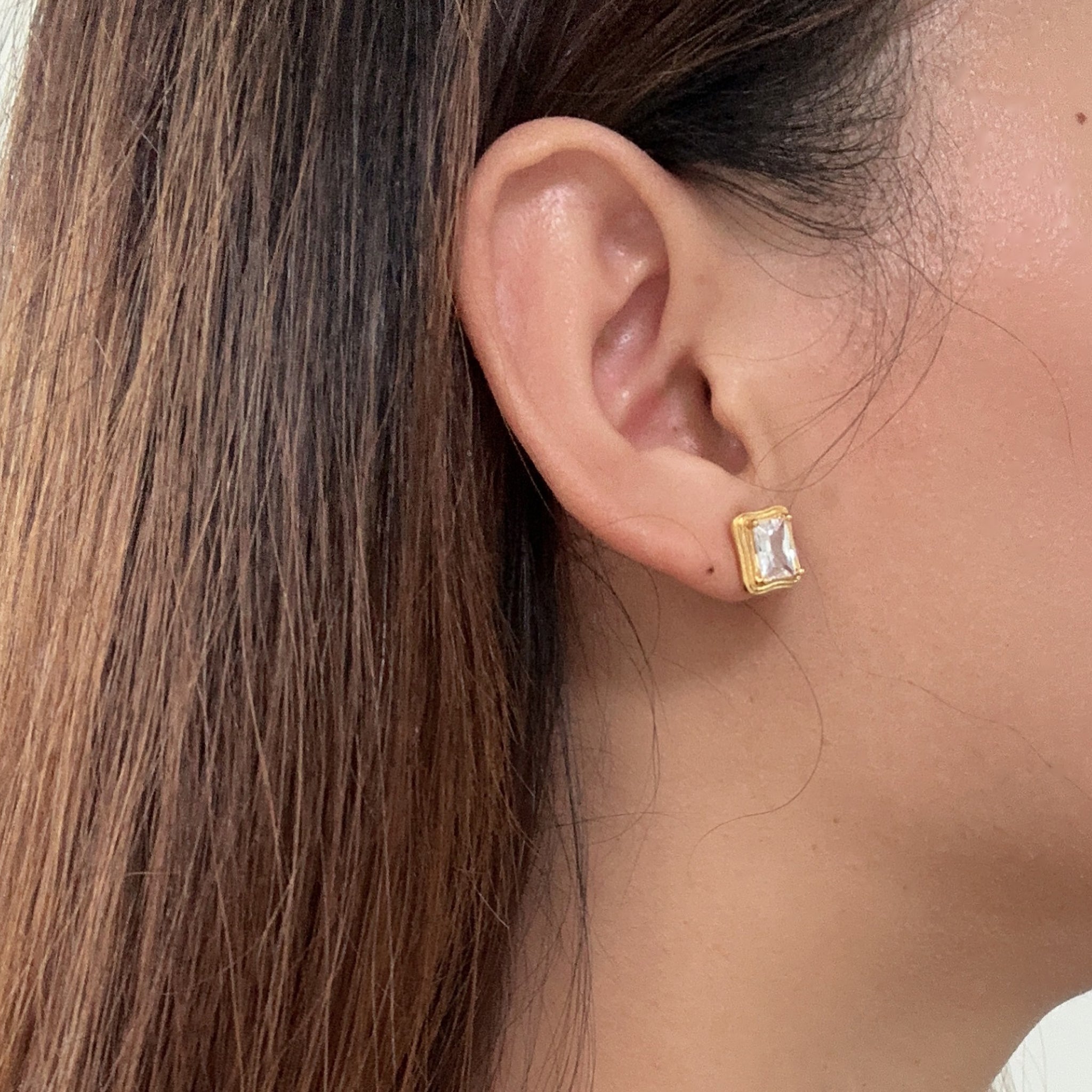 clip-on earrings by SOMIY – pain-free non-pierced jewelry for everyday wear