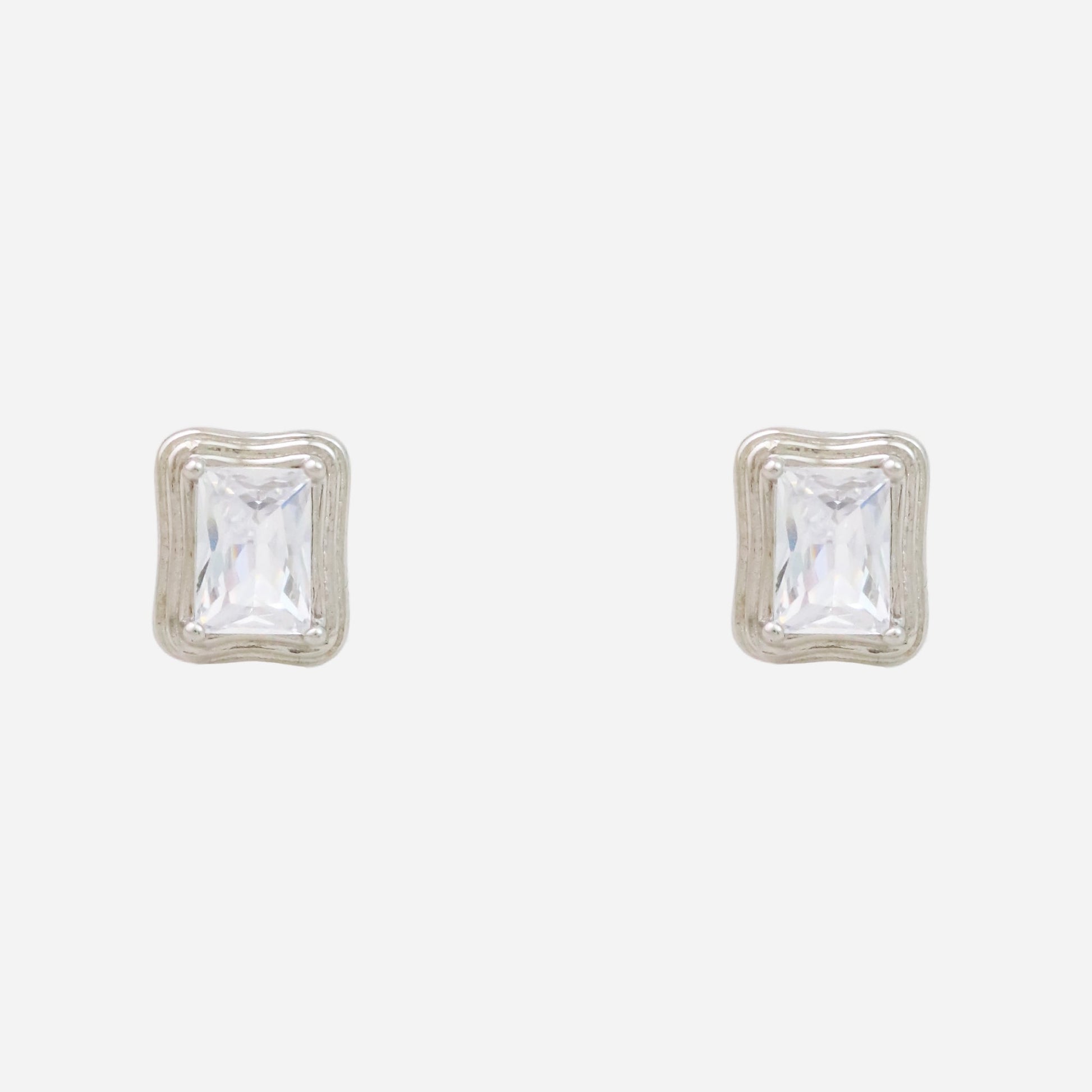 clip-on earrings by SOMIY – pain-free non-pierced jewelry for everyday wear