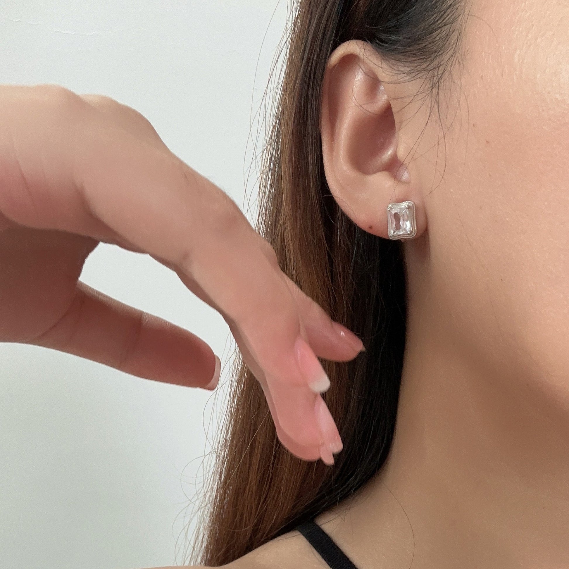 clip-on earrings by SOMIY – pain-free non-pierced jewelry for everyday wear