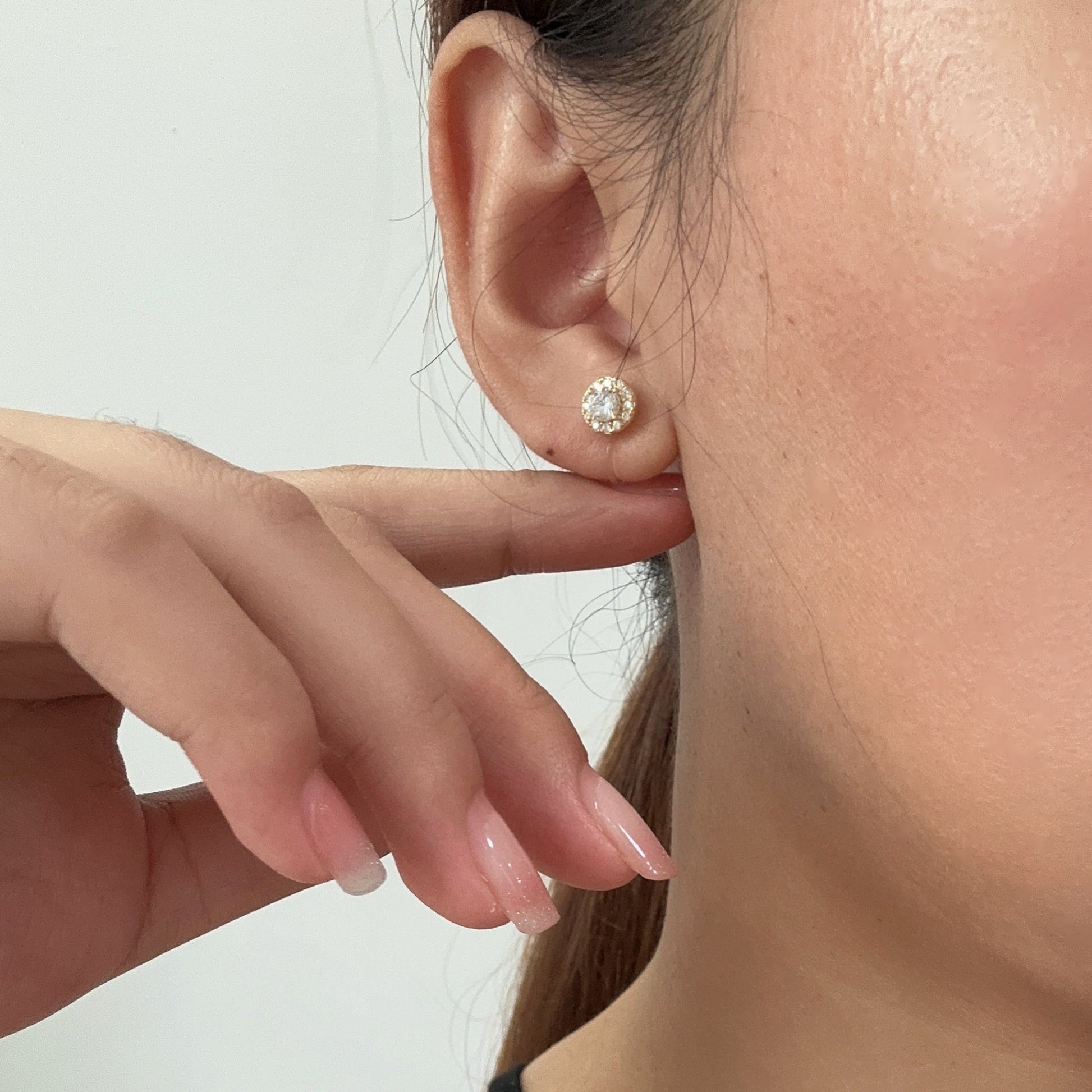 clip-on earrings by SOMIY – pain-free non-pierced jewelry for everyday wear