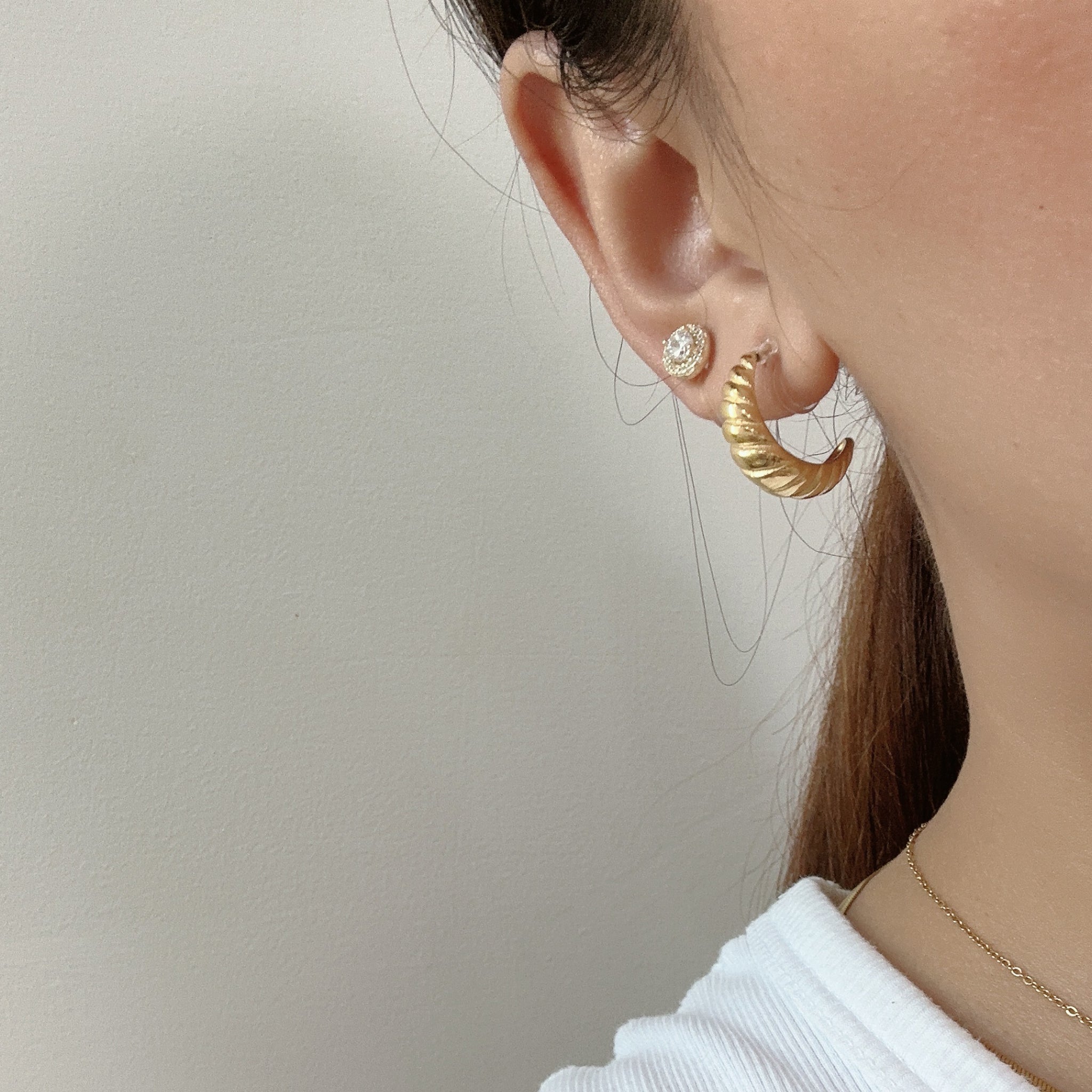 clip-on earrings by SOMIY – pain-free non-pierced jewelry for everyday wear