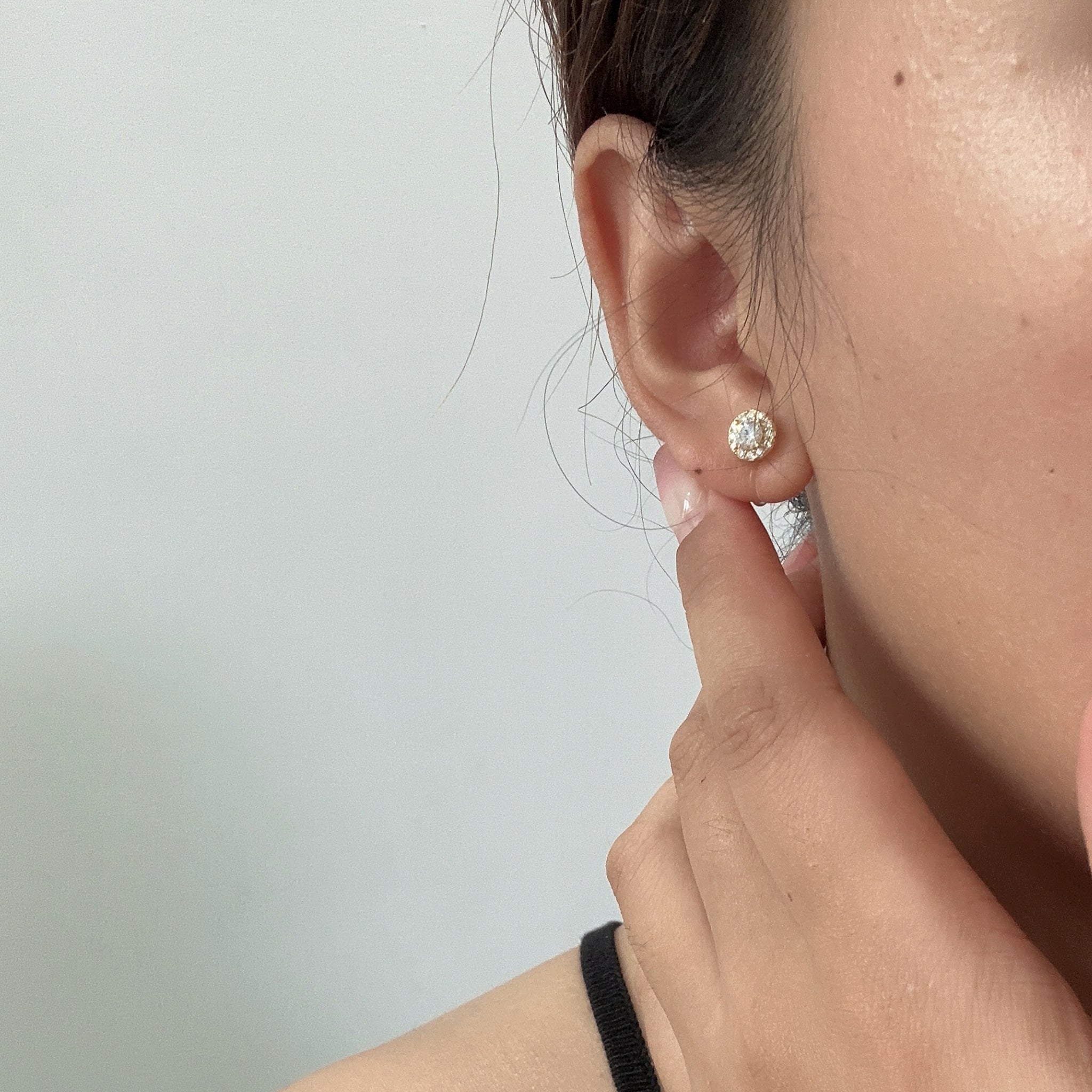 clip-on earrings by SOMIY – pain-free non-pierced jewelry for everyday wear