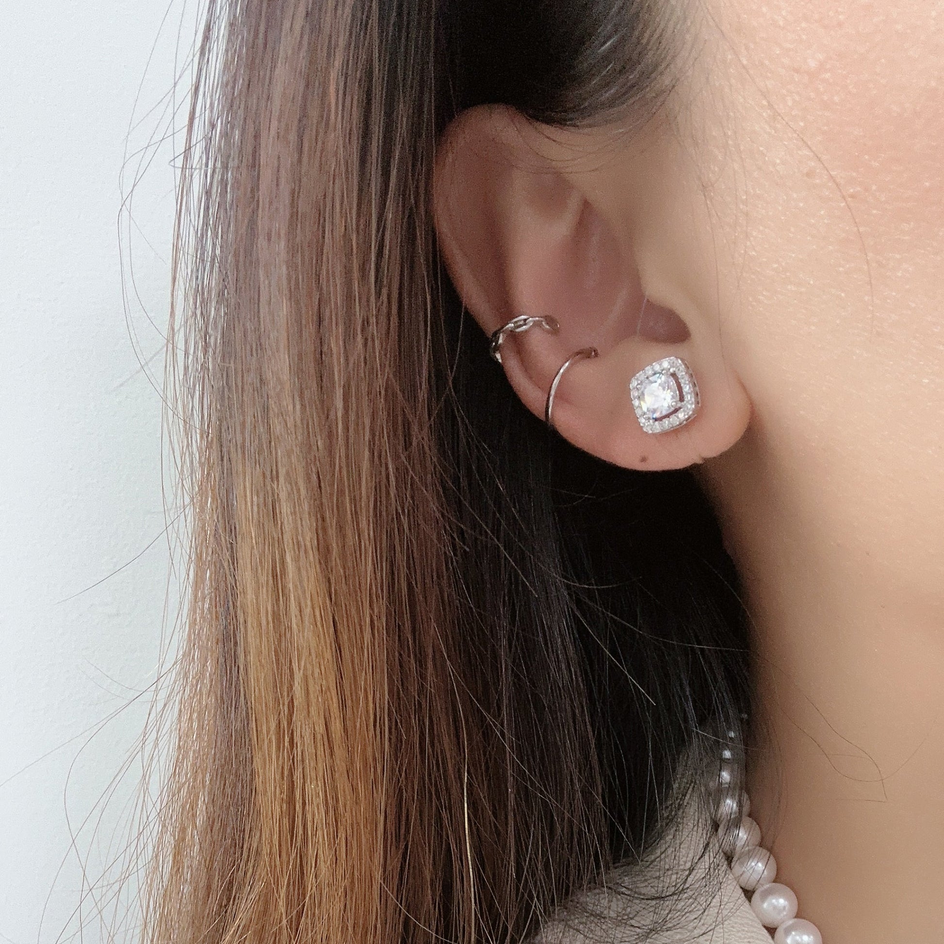 clip-on earrings by SOMIY – pain-free non-pierced jewelry for everyday wear