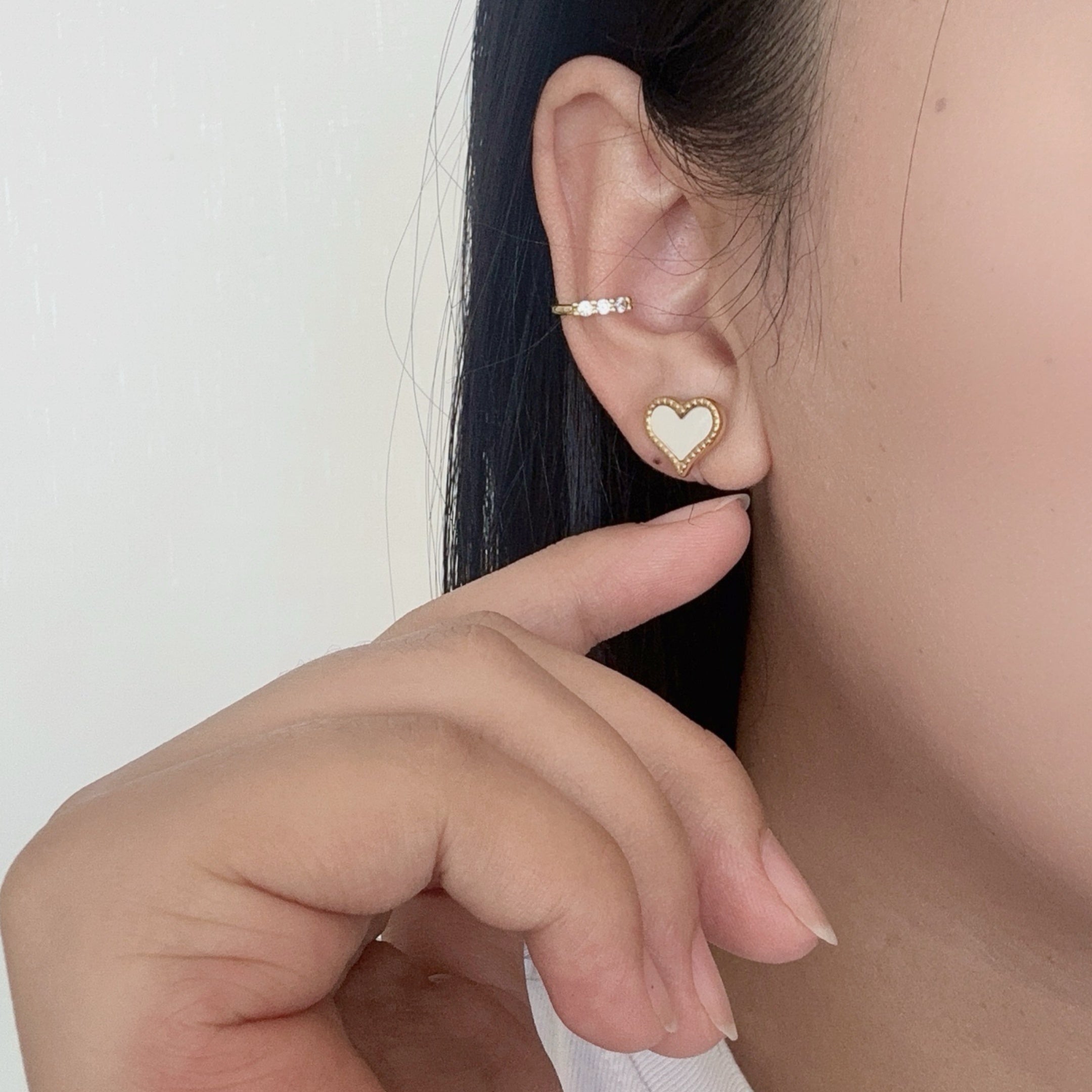 Heart-shaped shellfish Clip-On Stud Earrings