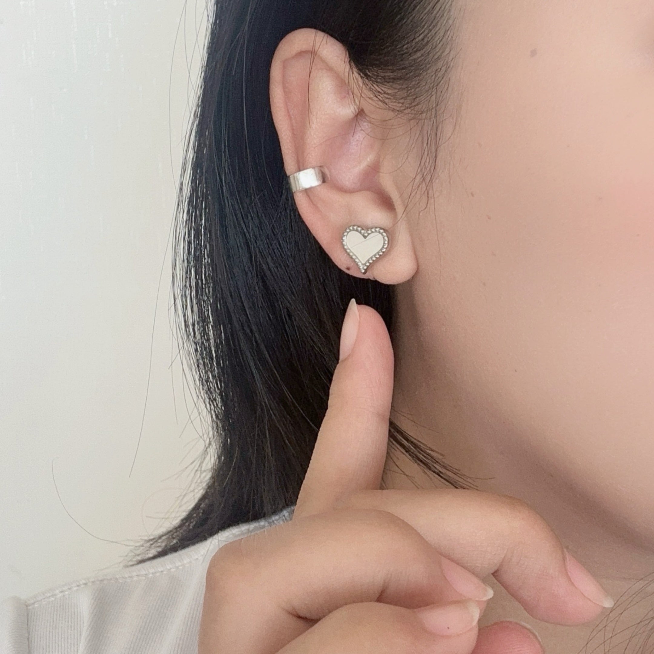 Heart-shaped shellfish Clip-On Stud Earrings