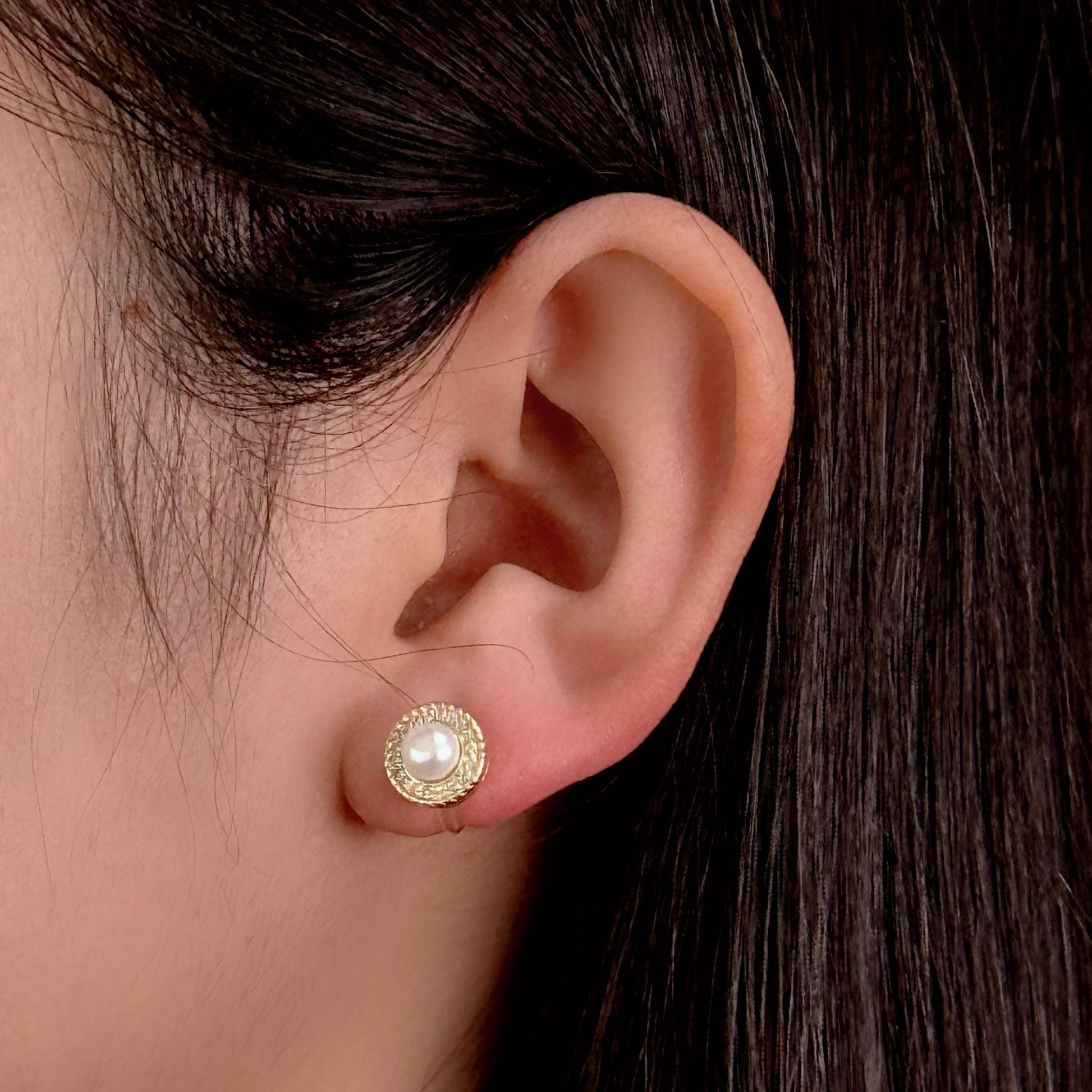 clip-on earrings by SOMIY – pain-free non-pierced jewelry for everyday wear