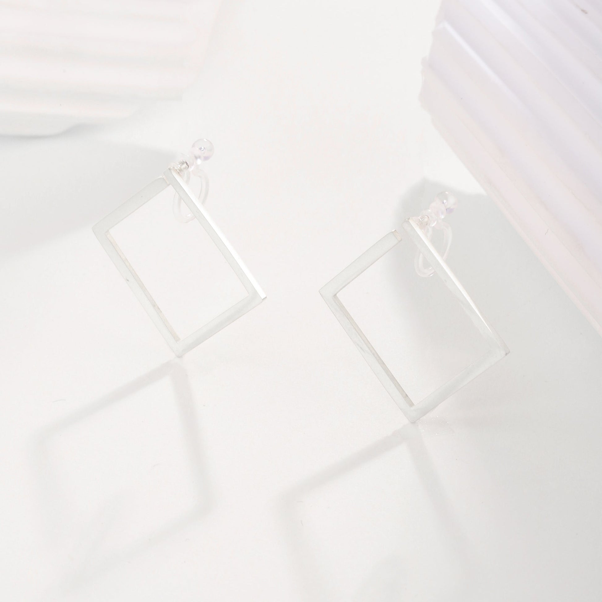 Goldstud clip-on earrings by SOMIY – pain-free non-pierced jewelry for everyday wear