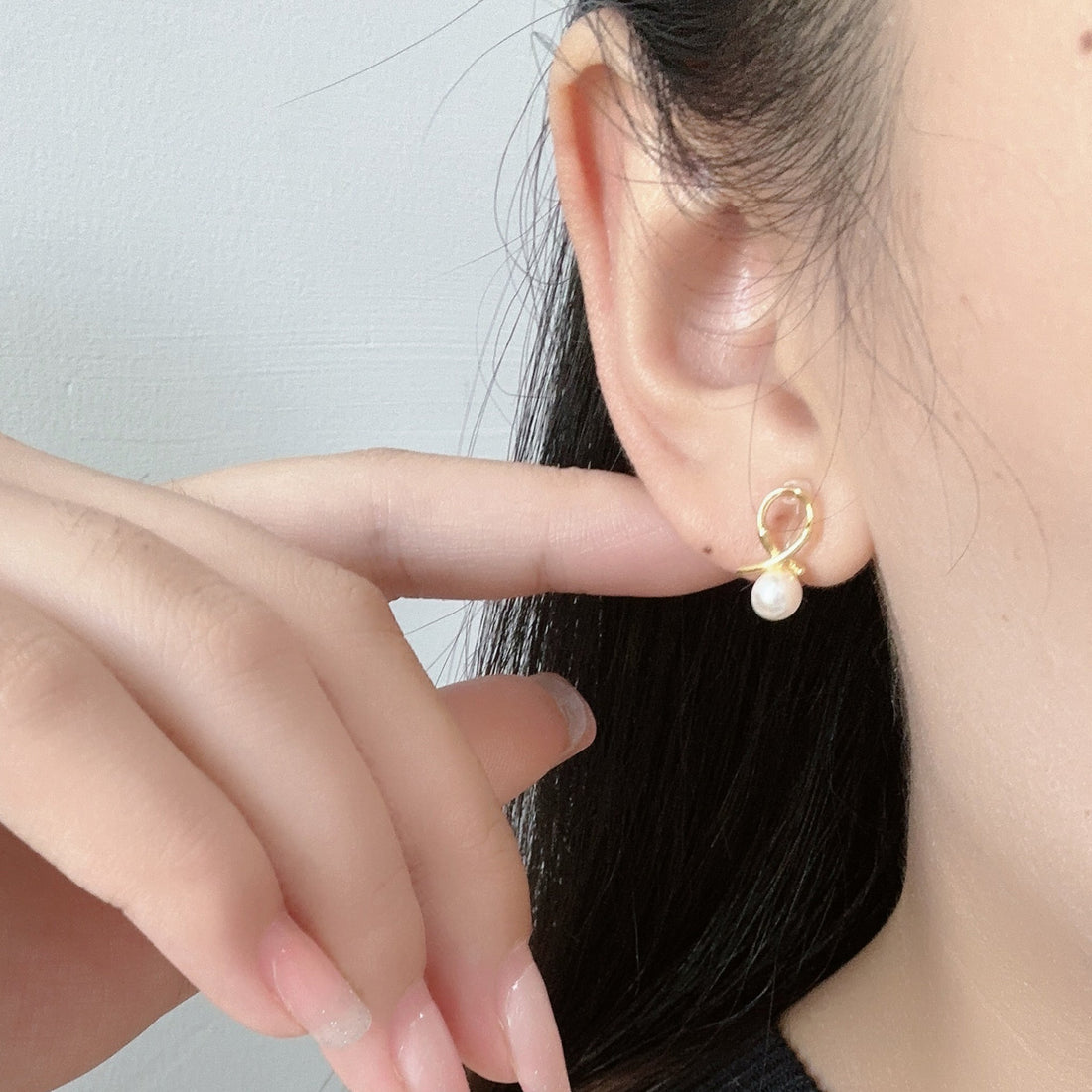 Gold Pearl Resinstud clip-on earrings by SOMIY – pain-free non-pierced jewelry for everyday wear
