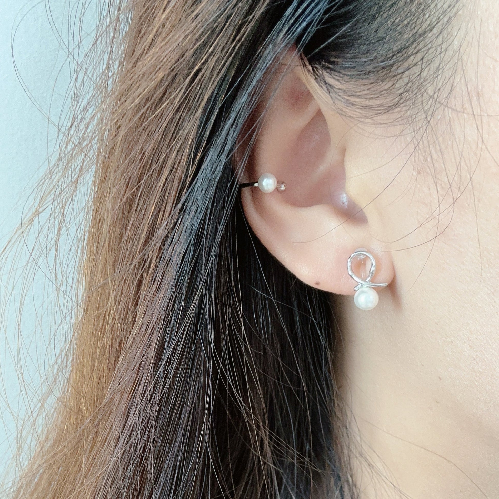 Gold Pearlstud clip-on earrings by SOMIY – pain-free non-pierced jewelry for everyday wear